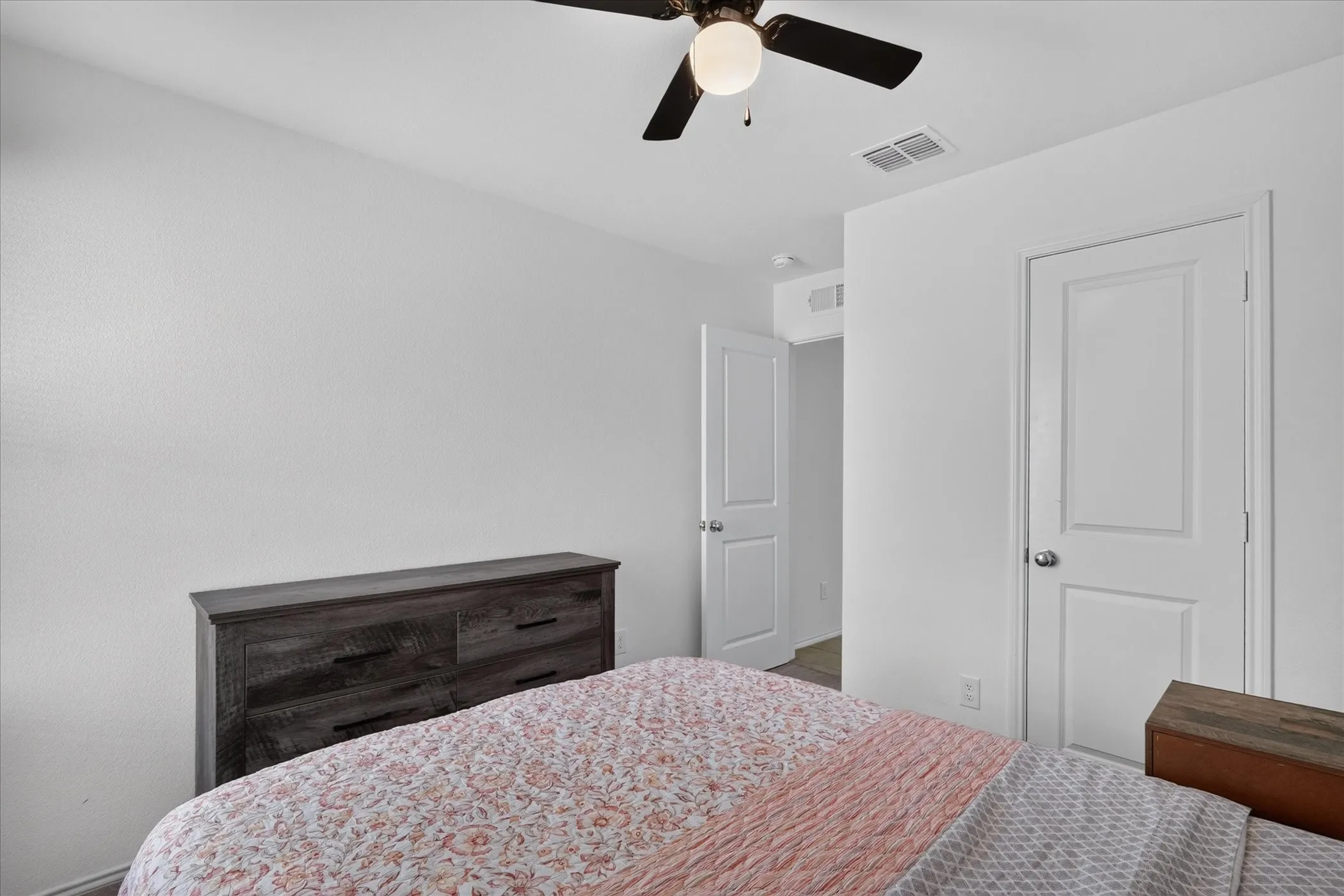 Single Family Residence For Rent in Ellis County , 2209 Ava Drive, Ennis, Texas 75119, 3 Bedroom, 2 Bathroom, 2 Garage spaces, 1,306 Sqft, built in 2023, mls#21376668, Real Estate Agent in Ennis, Homes For Rent in Ellis county, Homes For Rent in Ennis, Realtor in Ennis Texas, Real Estate Brokerage Independent Realty Texas, Luminita Cordes Realtor