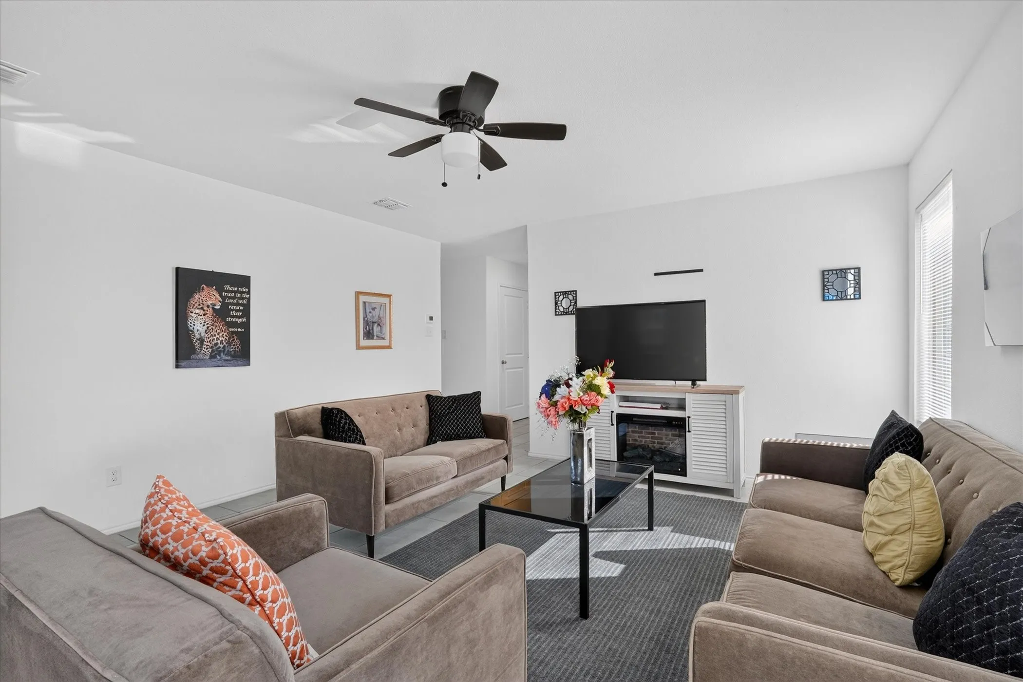 Single Family Residence For Rent in Ellis County , 2209 Ava Drive, Ennis, Texas 75119, 3 Bedroom, 2 Bathroom, 2 Garage spaces, 1,306 Sqft, built in 2023, mls#21376668, Real Estate Agent in Ennis, Homes For Rent in Ellis county, Homes For Rent in Ennis, Realtor in Ennis Texas, Real Estate Brokerage Independent Realty Texas, Luminita Cordes Realtor
