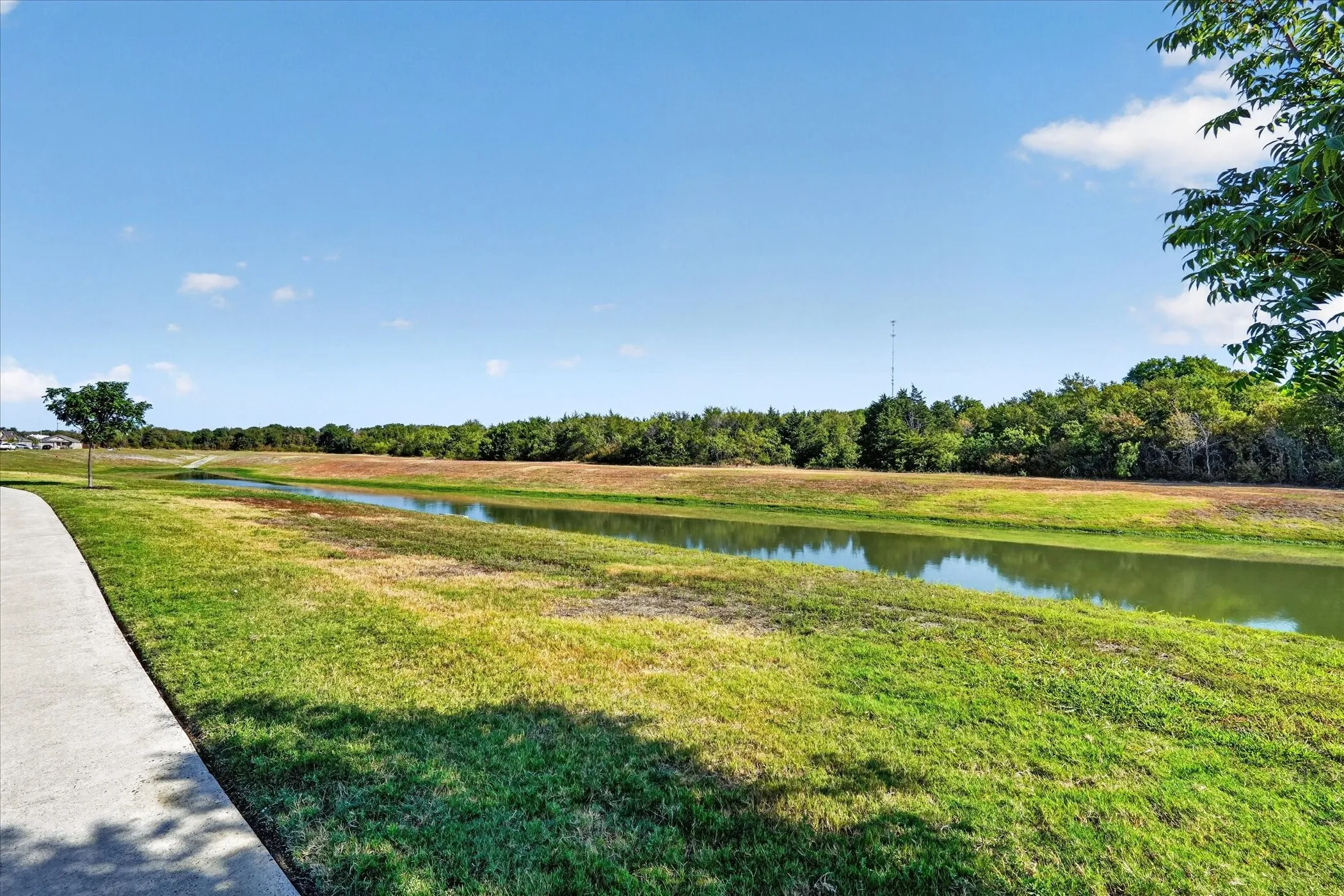 Single Family Residence For Rent in Ellis County , 2209 Ava Drive, Ennis, Texas 75119, 3 Bedroom, 2 Bathroom, 2 Garage spaces, 1,306 Sqft, built in 2023, mls#21376668, Real Estate Agent in Ennis, Homes For Rent in Ellis county, Homes For Rent in Ennis, Realtor in Ennis Texas, Real Estate Brokerage Independent Realty Texas, Luminita Cordes Realtor