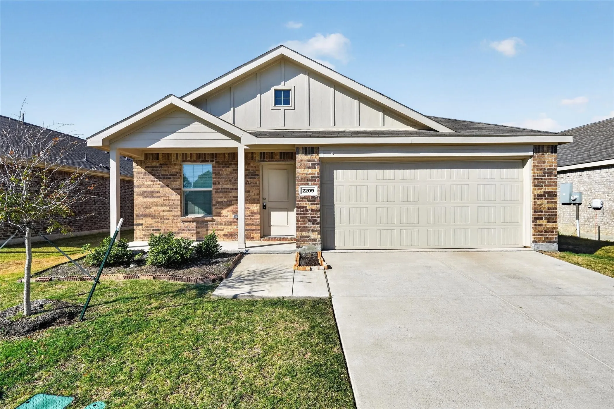 Single Family Residence For Rent in Ellis County , 2209 Ava Drive, Ennis, Texas 75119, 3 Bedroom, 2 Bathroom, 2 Garage spaces, 1,306 Sqft, built in 2023, mls#21376668, Real Estate Agent in Ennis, Homes For Rent in Ellis county, Homes For Rent in Ennis, Realtor in Ennis Texas, Real Estate Brokerage Independent Realty Texas, Luminita Cordes Realtor