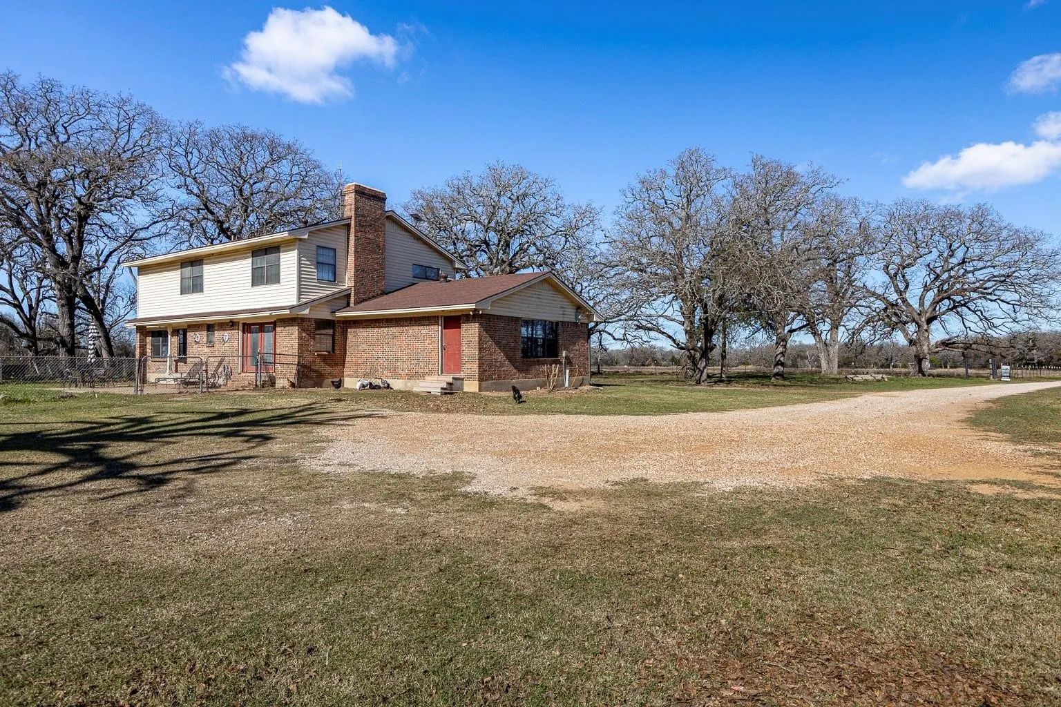 Farm For Sale in Kaufman County , 12005 County Road 4078, Scurry, Texas 75158, 5 Bedroom, 3 Bathroom, Garage spaces, 3,102 Sqft, built in 1965, mls#21378580, Real Estate Agent in Scurry, Homes For Sale in Kaufman county, Homes For Sale in Scurry, Realtor in Scurry Texas, Real Estate Brokerage Independent Realty Texas, Luminita Cordes Realtor