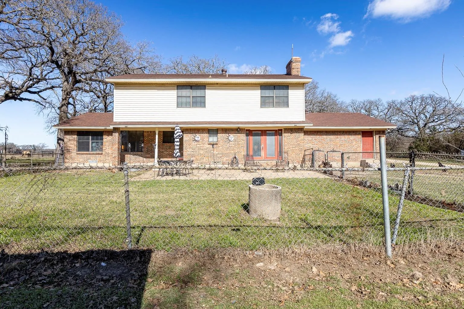 Farm For Sale in Kaufman County , 12005 County Road 4078, Scurry, Texas 75158, 5 Bedroom, 3 Bathroom, Garage spaces, 3,102 Sqft, built in 1965, mls#21378580, Real Estate Agent in Scurry, Homes For Sale in Kaufman county, Homes For Sale in Scurry, Realtor in Scurry Texas, Real Estate Brokerage Independent Realty Texas, Luminita Cordes Realtor