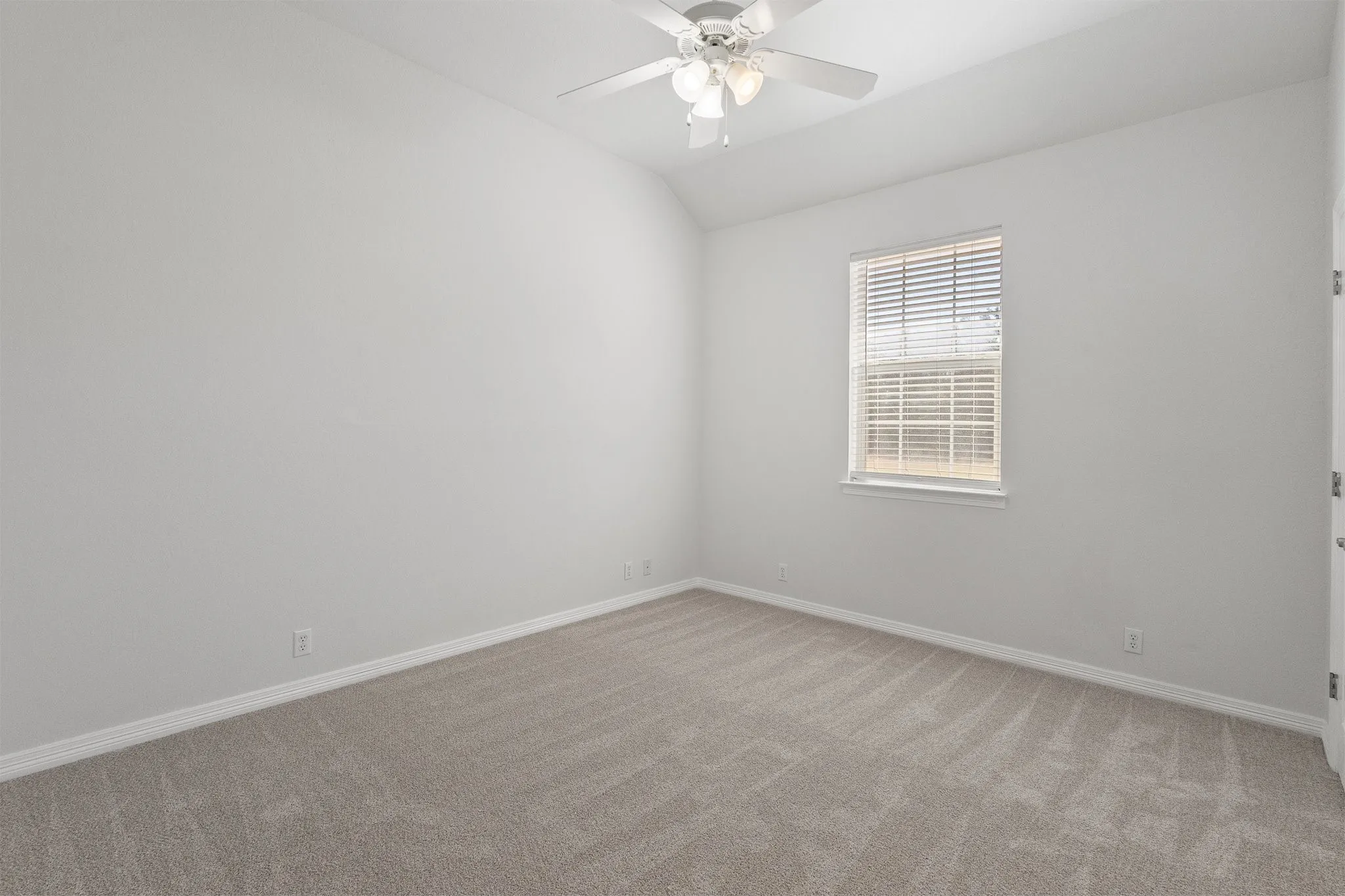 Single Family Residence For Sale in Johnson County , 2521 Pecan Springs Road, Cleburne, Texas 76031, 4 Bedroom, 3 Bathroom, 2 Garage spaces, 2,425 Sqft, built in 2004, mls#21377658, Real Estate Agent in Cleburne, Homes For Sale in Johnson county, Homes For Sale in Cleburne, Realtor in Cleburne Texas, Real Estate Brokerage Independent Realty Texas, Luminita Cordes Realtor