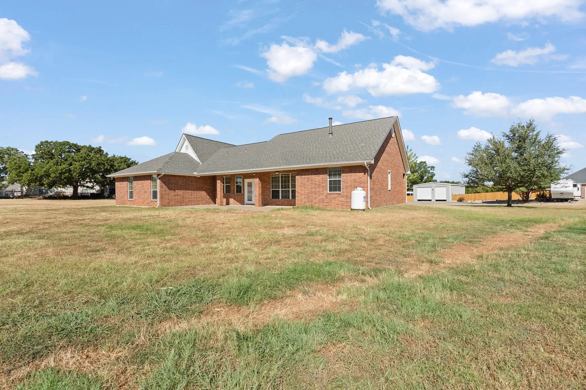Single Family Residence For Sale in Johnson County , 2521 Pecan Springs Road, Cleburne, Texas 76031, 4 Bedroom, 3 Bathroom, 2 Garage spaces, 2,425 Sqft, built in 2004, mls#21377658, Real Estate Agent in Cleburne, Homes For Sale in Johnson county, Homes For Sale in Cleburne, Realtor in Cleburne Texas, Real Estate Brokerage Independent Realty Texas, Luminita Cordes Realtor
