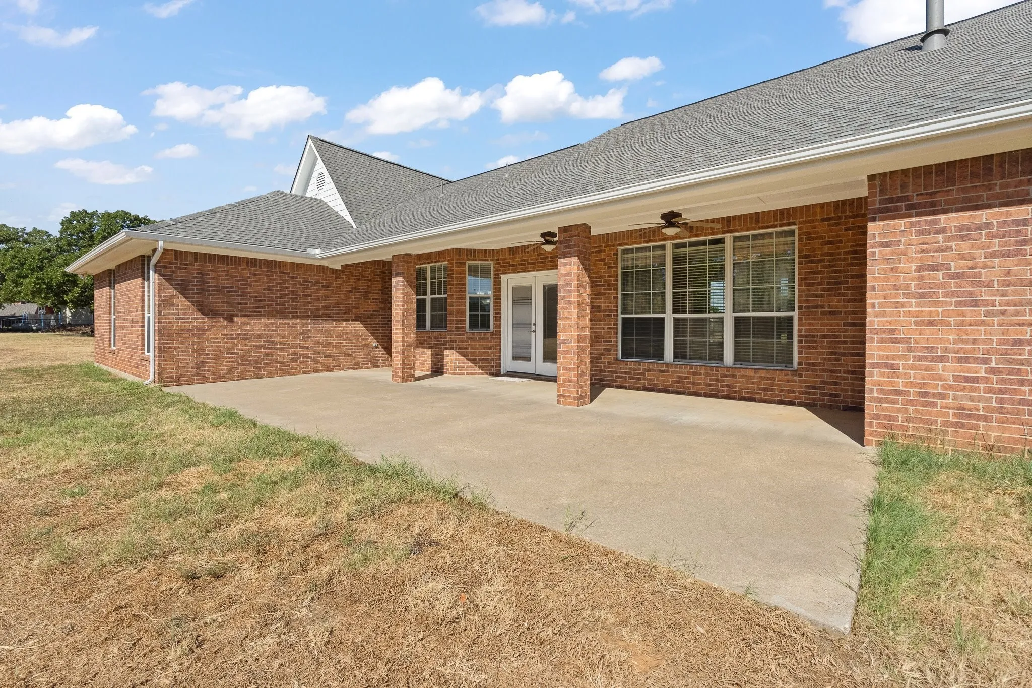 Single Family Residence For Sale in Johnson County , 2521 Pecan Springs Road, Cleburne, Texas 76031, 4 Bedroom, 3 Bathroom, 2 Garage spaces, 2,425 Sqft, built in 2004, mls#21377658, Real Estate Agent in Cleburne, Homes For Sale in Johnson county, Homes For Sale in Cleburne, Realtor in Cleburne Texas, Real Estate Brokerage Independent Realty Texas, Luminita Cordes Realtor