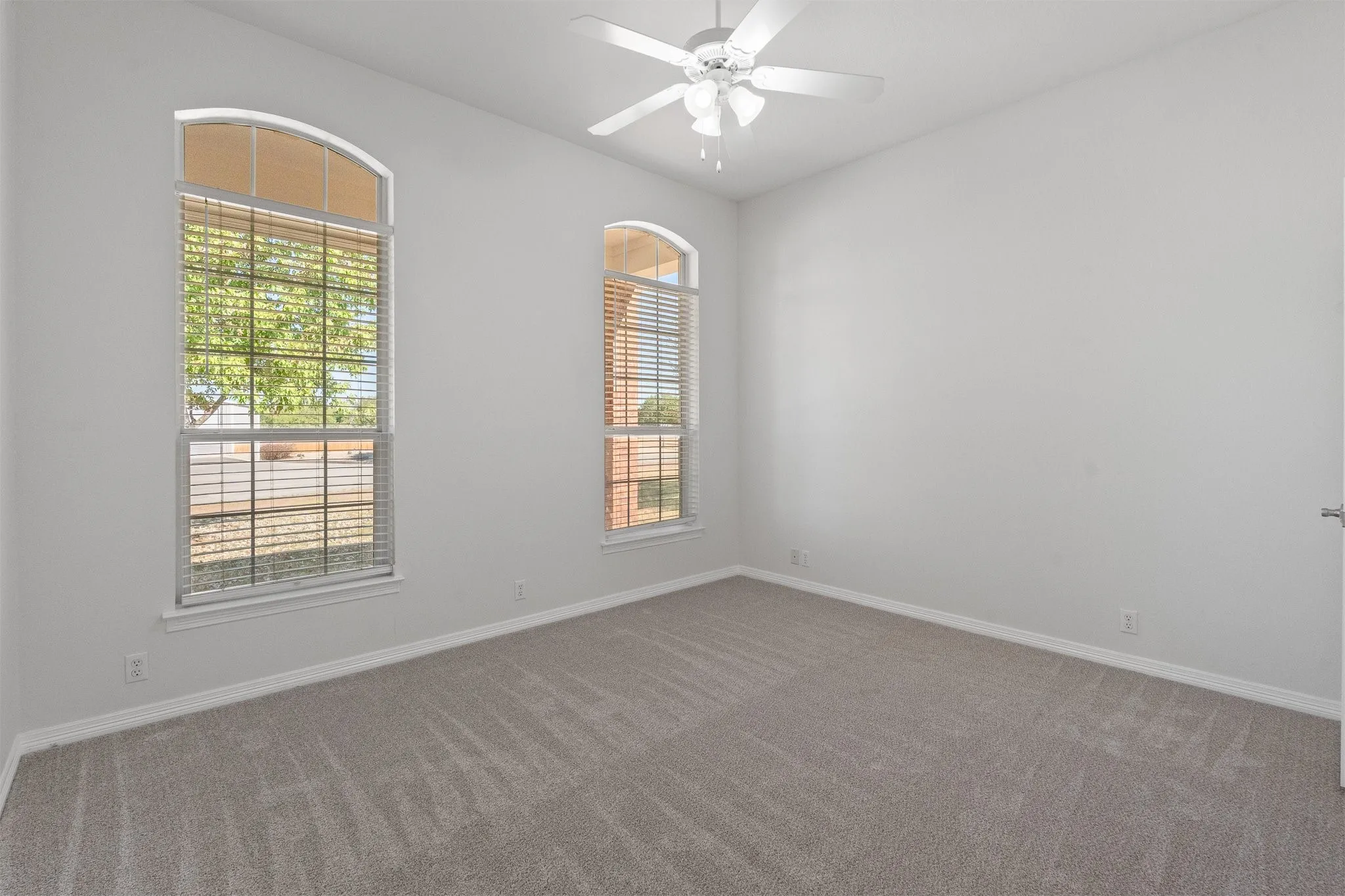 Single Family Residence For Sale in Johnson County , 2521 Pecan Springs Road, Cleburne, Texas 76031, 4 Bedroom, 3 Bathroom, 2 Garage spaces, 2,425 Sqft, built in 2004, mls#21377658, Real Estate Agent in Cleburne, Homes For Sale in Johnson county, Homes For Sale in Cleburne, Realtor in Cleburne Texas, Real Estate Brokerage Independent Realty Texas, Luminita Cordes Realtor