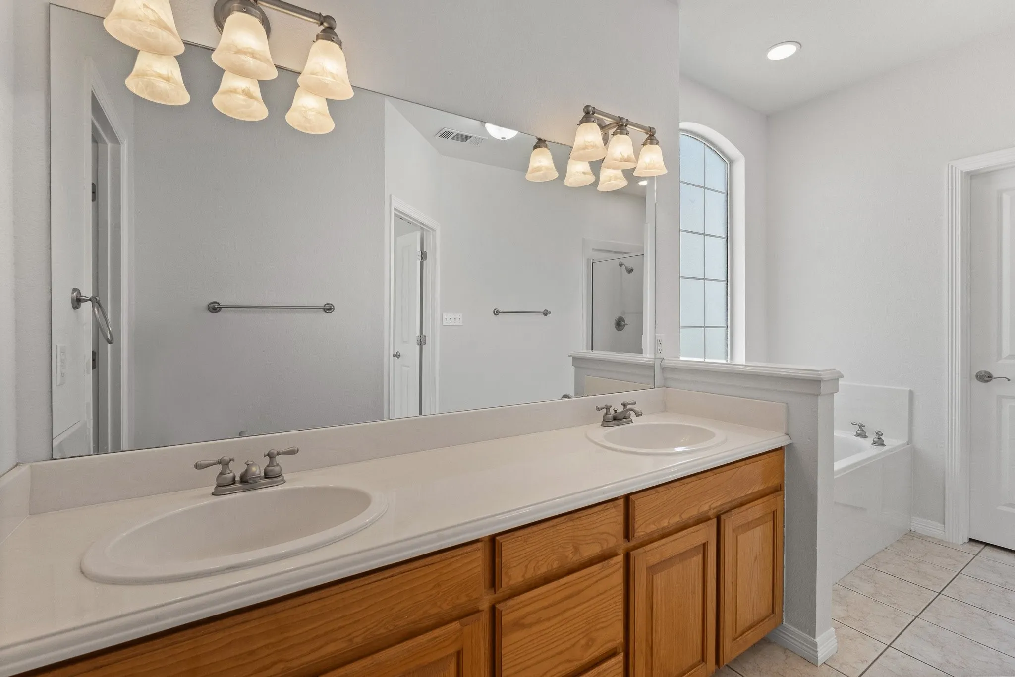 Single Family Residence For Sale in Johnson County , 2521 Pecan Springs Road, Cleburne, Texas 76031, 4 Bedroom, 3 Bathroom, 2 Garage spaces, 2,425 Sqft, built in 2004, mls#21377658, Real Estate Agent in Cleburne, Homes For Sale in Johnson county, Homes For Sale in Cleburne, Realtor in Cleburne Texas, Real Estate Brokerage Independent Realty Texas, Luminita Cordes Realtor