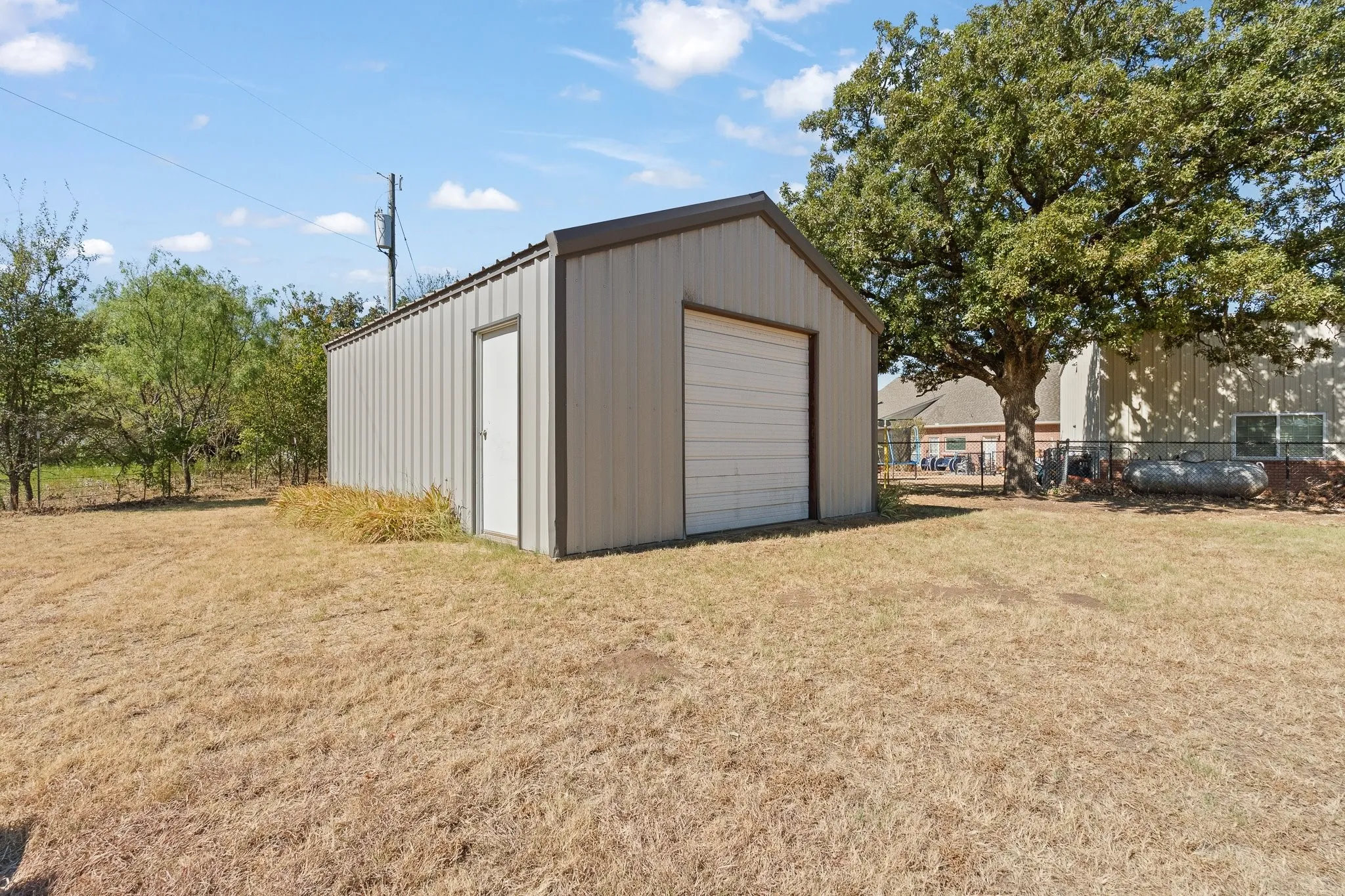 Single Family Residence For Sale in Johnson County , 2521 Pecan Springs Road, Cleburne, Texas 76031, 4 Bedroom, 3 Bathroom, 2 Garage spaces, 2,425 Sqft, built in 2004, mls#21377658, Real Estate Agent in Cleburne, Homes For Sale in Johnson county, Homes For Sale in Cleburne, Realtor in Cleburne Texas, Real Estate Brokerage Independent Realty Texas, Luminita Cordes Realtor