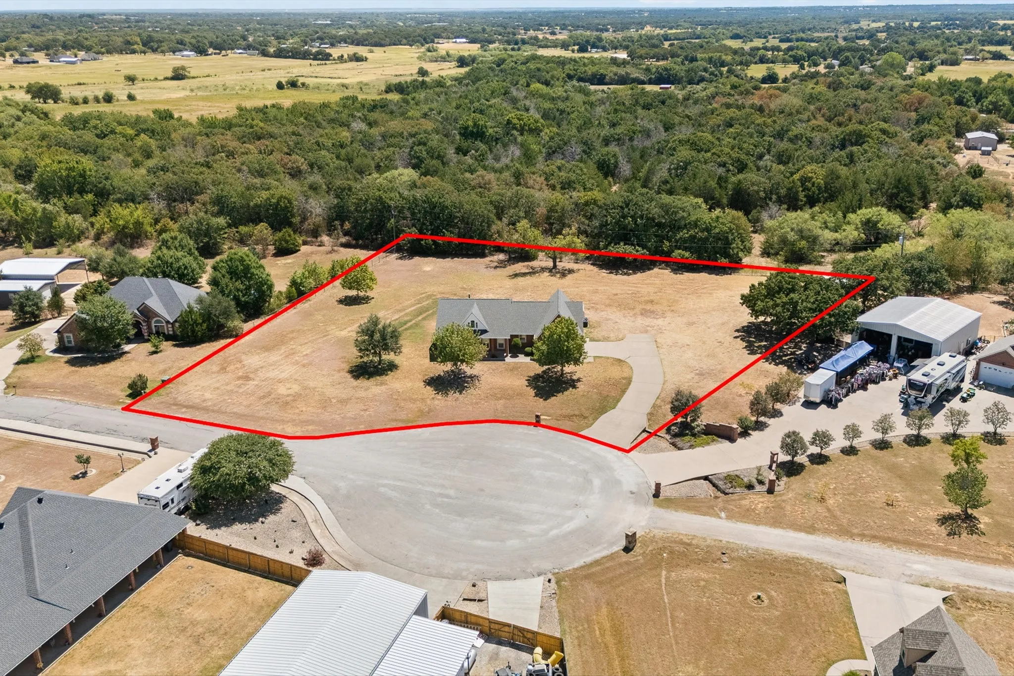 Single Family Residence For Sale in Johnson County , 2521 Pecan Springs Road, Cleburne, Texas 76031, 4 Bedroom, 3 Bathroom, 2 Garage spaces, 2,425 Sqft, built in 2004, mls#21377658, Real Estate Agent in Cleburne, Homes For Sale in Johnson county, Homes For Sale in Cleburne, Realtor in Cleburne Texas, Real Estate Brokerage Independent Realty Texas, Luminita Cordes Realtor