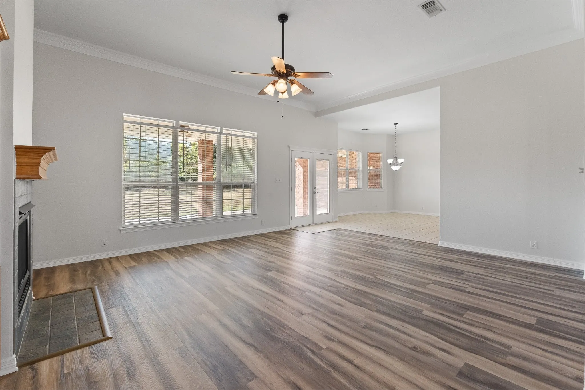 Single Family Residence For Sale in Johnson County , 2521 Pecan Springs Road, Cleburne, Texas 76031, 4 Bedroom, 3 Bathroom, 2 Garage spaces, 2,425 Sqft, built in 2004, mls#21377658, Real Estate Agent in Cleburne, Homes For Sale in Johnson county, Homes For Sale in Cleburne, Realtor in Cleburne Texas, Real Estate Brokerage Independent Realty Texas, Luminita Cordes Realtor