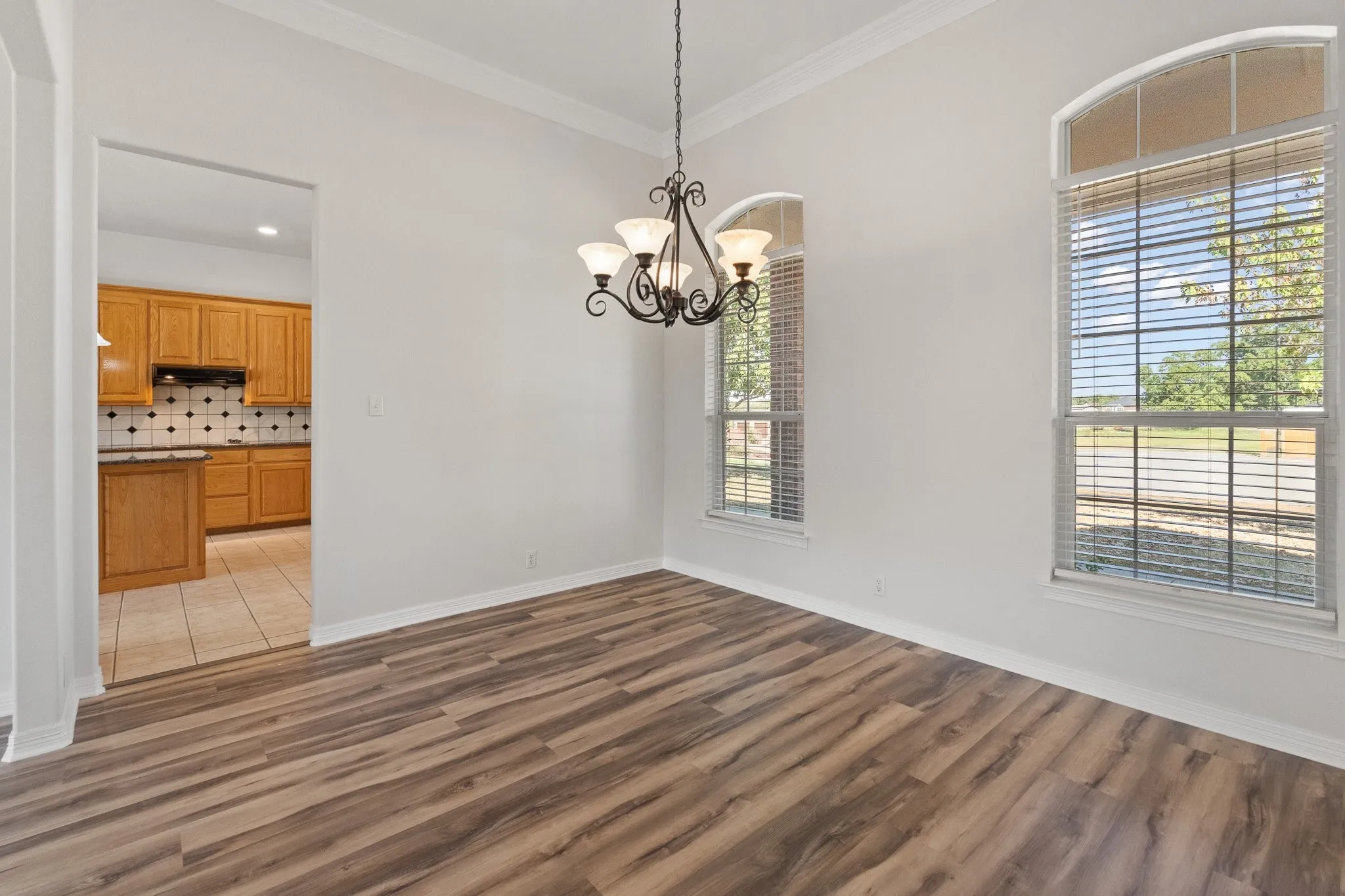 Single Family Residence For Sale in Johnson County , 2521 Pecan Springs Road, Cleburne, Texas 76031, 4 Bedroom, 3 Bathroom, 2 Garage spaces, 2,425 Sqft, built in 2004, mls#21377658, Real Estate Agent in Cleburne, Homes For Sale in Johnson county, Homes For Sale in Cleburne, Realtor in Cleburne Texas, Real Estate Brokerage Independent Realty Texas, Luminita Cordes Realtor