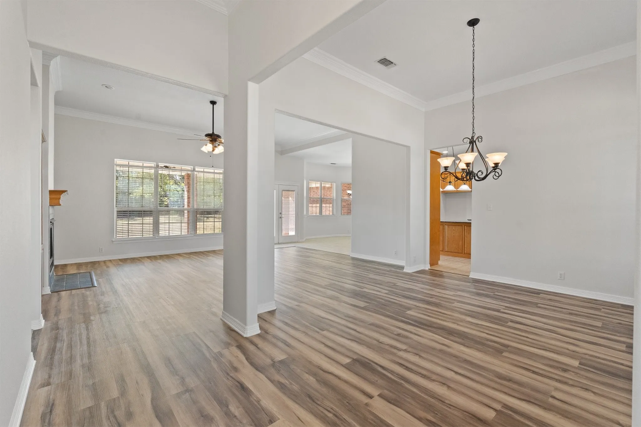 Single Family Residence For Sale in Johnson County , 2521 Pecan Springs Road, Cleburne, Texas 76031, 4 Bedroom, 3 Bathroom, 2 Garage spaces, 2,425 Sqft, built in 2004, mls#21377658, Real Estate Agent in Cleburne, Homes For Sale in Johnson county, Homes For Sale in Cleburne, Realtor in Cleburne Texas, Real Estate Brokerage Independent Realty Texas, Luminita Cordes Realtor