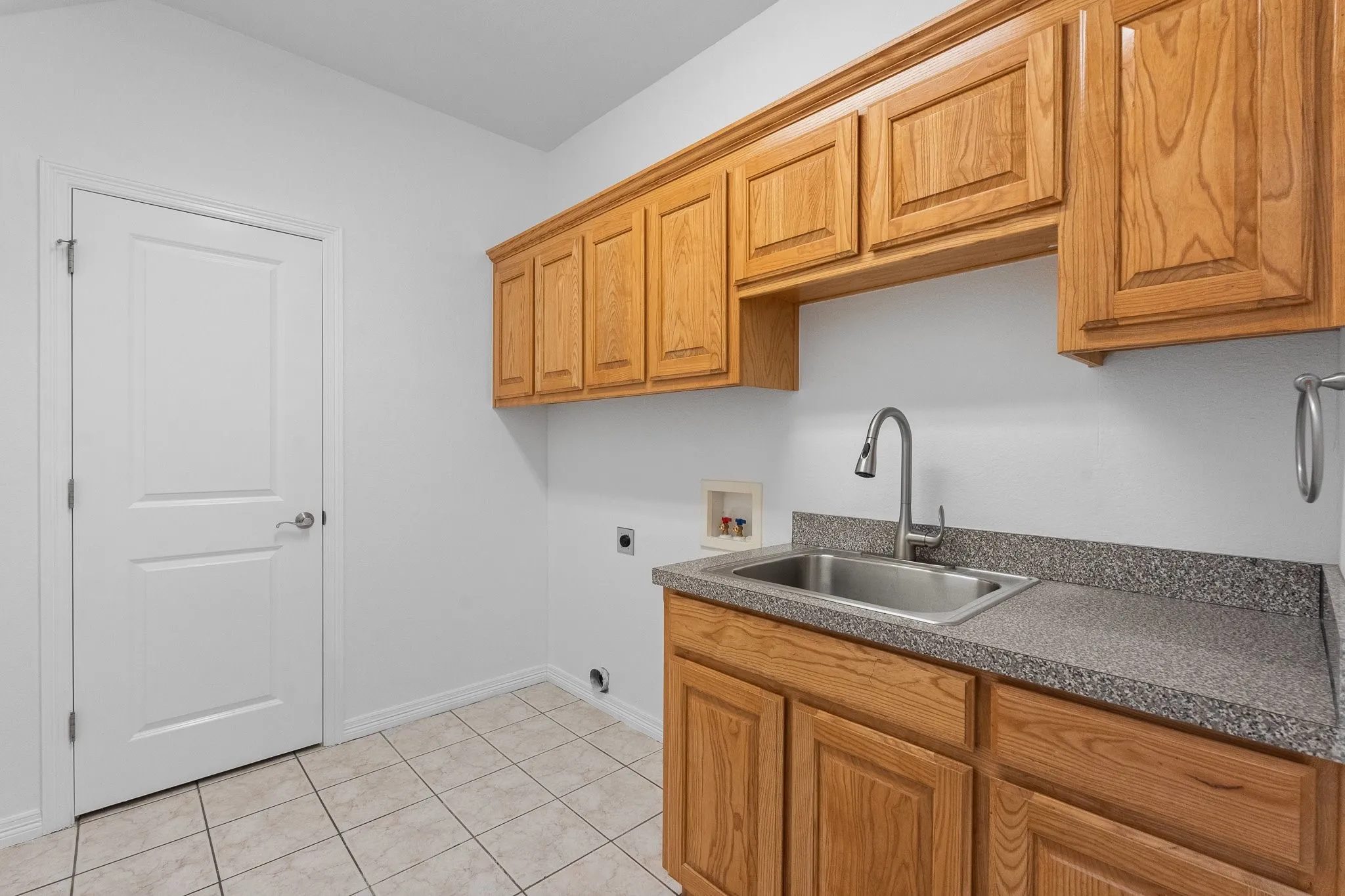 Single Family Residence For Sale in Johnson County , 2521 Pecan Springs Road, Cleburne, Texas 76031, 4 Bedroom, 3 Bathroom, 2 Garage spaces, 2,425 Sqft, built in 2004, mls#21377658, Real Estate Agent in Cleburne, Homes For Sale in Johnson county, Homes For Sale in Cleburne, Realtor in Cleburne Texas, Real Estate Brokerage Independent Realty Texas, Luminita Cordes Realtor