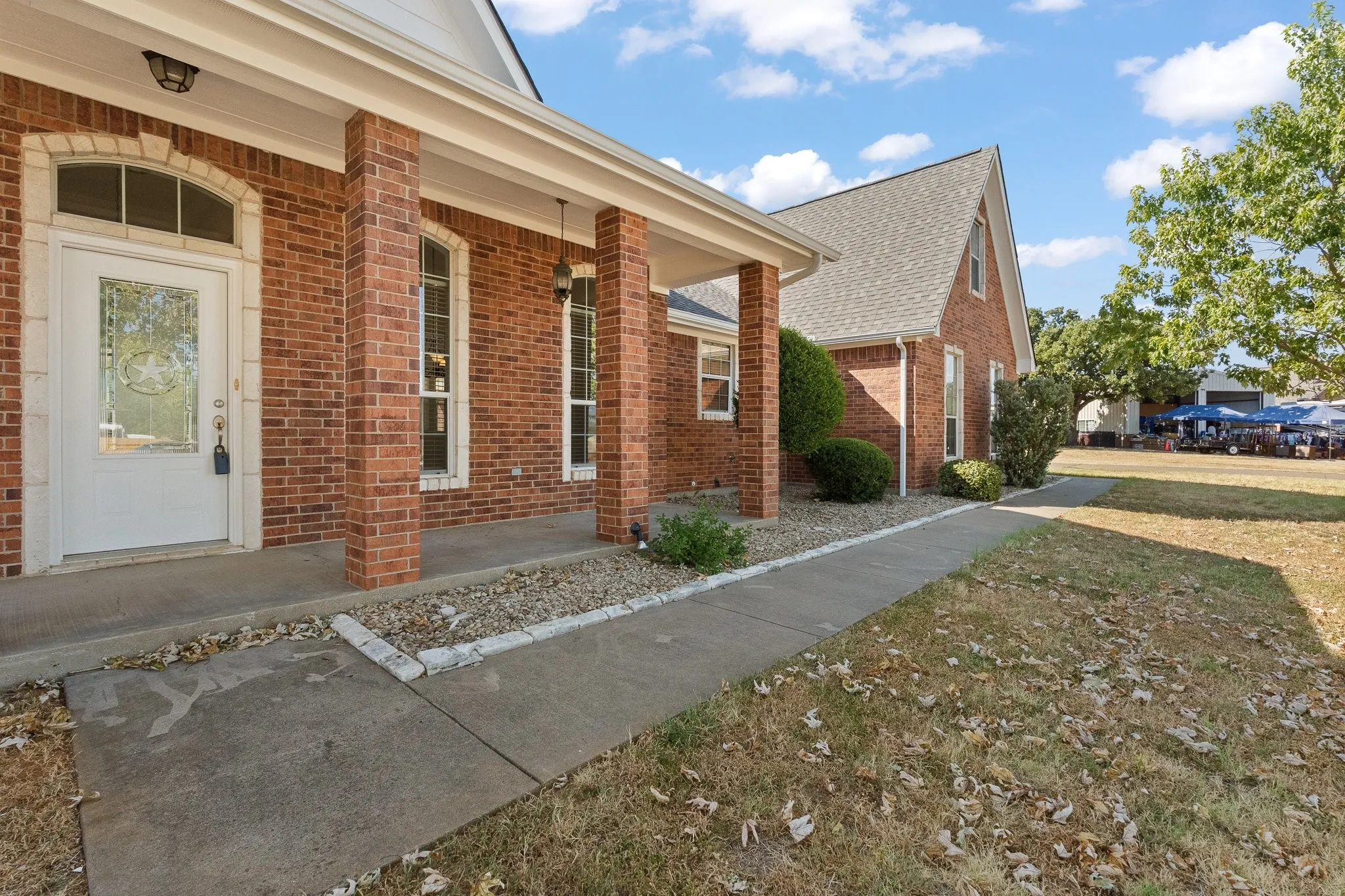 Single Family Residence For Sale in Johnson County , 2521 Pecan Springs Road, Cleburne, Texas 76031, 4 Bedroom, 3 Bathroom, 2 Garage spaces, 2,425 Sqft, built in 2004, mls#21377658, Real Estate Agent in Cleburne, Homes For Sale in Johnson county, Homes For Sale in Cleburne, Realtor in Cleburne Texas, Real Estate Brokerage Independent Realty Texas, Luminita Cordes Realtor