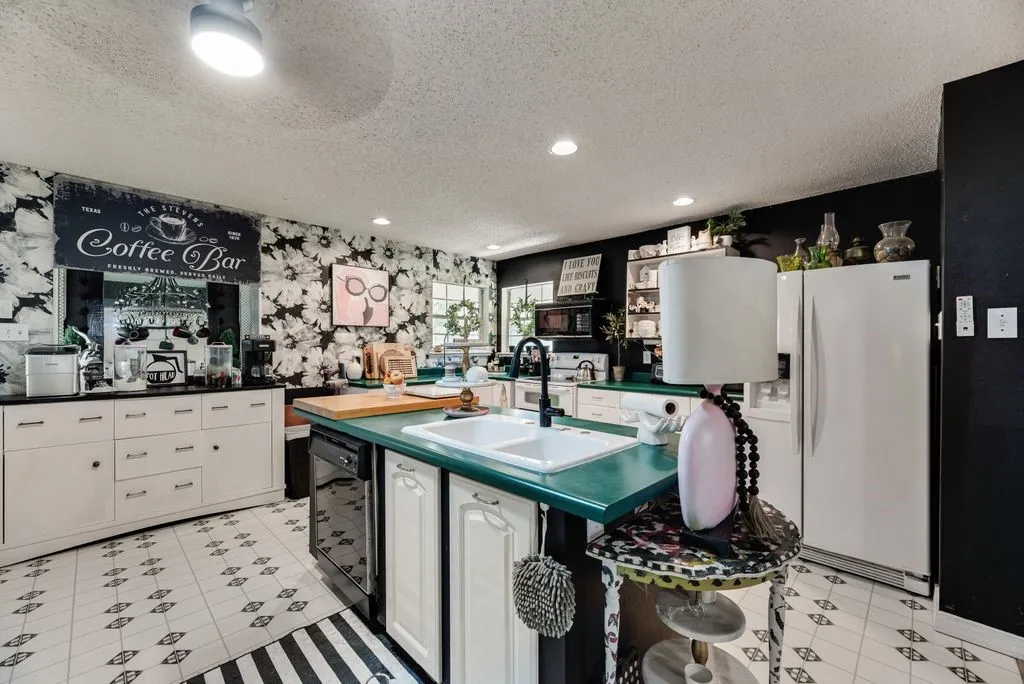 Single Family Residence For Sale in Dallas County , 413 Francis Street, Seagoville, Texas 75159, 2 Bedroom, 2 Bathroom, 2 Garage spaces, 1,994 Sqft, built in 1993, mls#21378219, Real Estate Agent in Seagoville, Homes For Sale in Dallas county, Homes For Sale in Seagoville, Realtor in Seagoville Texas, Real Estate Brokerage Independent Realty Texas, Luminita Cordes Realtor