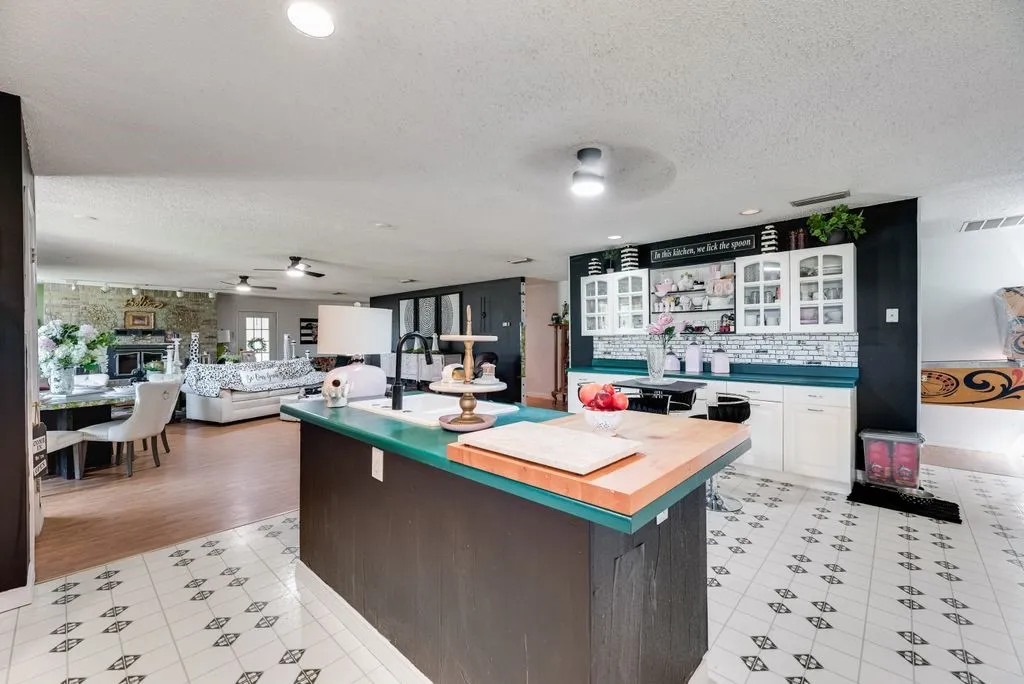 Single Family Residence For Sale in Dallas County , 413 Francis Street, Seagoville, Texas 75159, 2 Bedroom, 2 Bathroom, 2 Garage spaces, 1,994 Sqft, built in 1993, mls#21378219, Real Estate Agent in Seagoville, Homes For Sale in Dallas county, Homes For Sale in Seagoville, Realtor in Seagoville Texas, Real Estate Brokerage Independent Realty Texas, Luminita Cordes Realtor