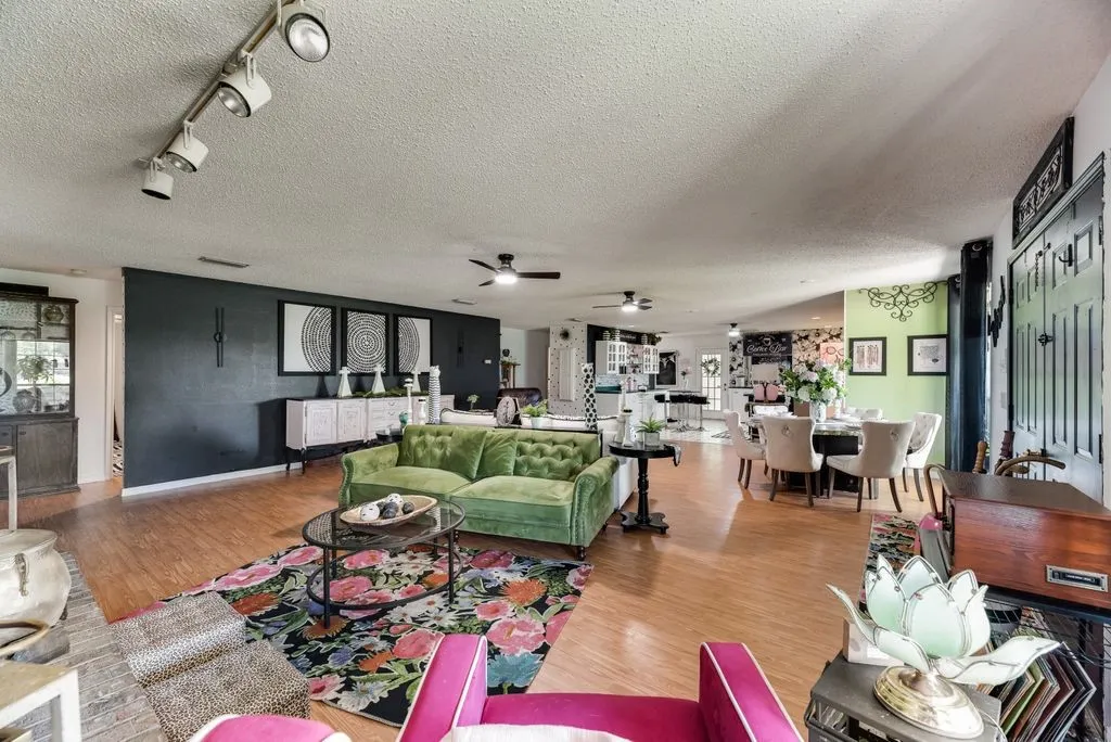 Single Family Residence For Sale in Dallas County , 413 Francis Street, Seagoville, Texas 75159, 2 Bedroom, 2 Bathroom, 2 Garage spaces, 1,994 Sqft, built in 1993, mls#21378219, Real Estate Agent in Seagoville, Homes For Sale in Dallas county, Homes For Sale in Seagoville, Realtor in Seagoville Texas, Real Estate Brokerage Independent Realty Texas, Luminita Cordes Realtor