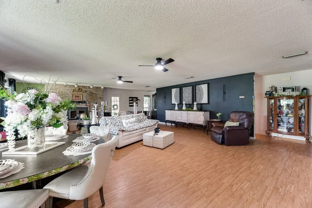 Single Family Residence For Sale in Dallas County , 413 Francis Street, Seagoville, Texas 75159, 2 Bedroom, 2 Bathroom, 2 Garage spaces, 1,994 Sqft, built in 1993, mls#21378219, Real Estate Agent in Seagoville, Homes For Sale in Dallas county, Homes For Sale in Seagoville, Realtor in Seagoville Texas, Real Estate Brokerage Independent Realty Texas, Luminita Cordes Realtor