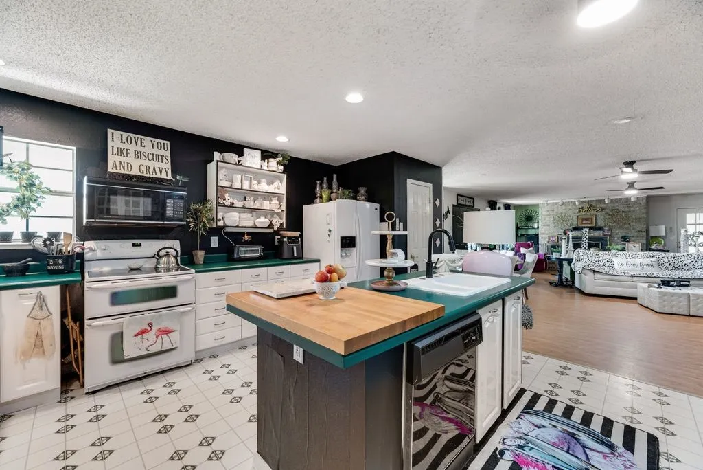 Single Family Residence For Sale in Dallas County , 413 Francis Street, Seagoville, Texas 75159, 2 Bedroom, 2 Bathroom, 2 Garage spaces, 1,994 Sqft, built in 1993, mls#21378219, Real Estate Agent in Seagoville, Homes For Sale in Dallas county, Homes For Sale in Seagoville, Realtor in Seagoville Texas, Real Estate Brokerage Independent Realty Texas, Luminita Cordes Realtor