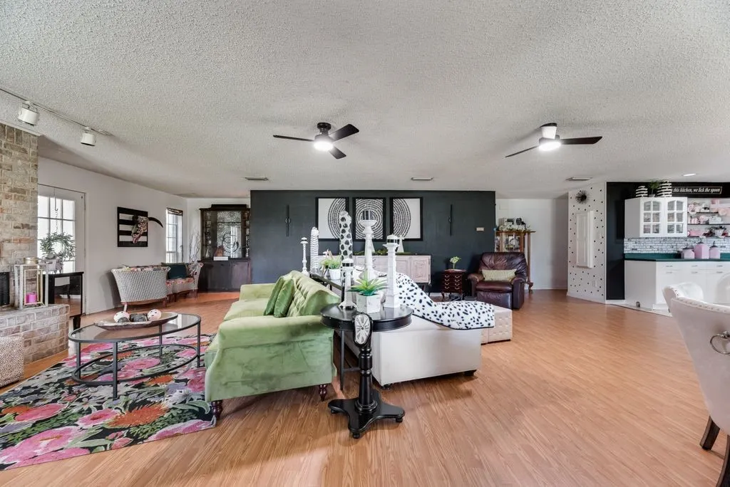 Single Family Residence For Sale in Dallas County , 413 Francis Street, Seagoville, Texas 75159, 2 Bedroom, 2 Bathroom, 2 Garage spaces, 1,994 Sqft, built in 1993, mls#21378219, Real Estate Agent in Seagoville, Homes For Sale in Dallas county, Homes For Sale in Seagoville, Realtor in Seagoville Texas, Real Estate Brokerage Independent Realty Texas, Luminita Cordes Realtor