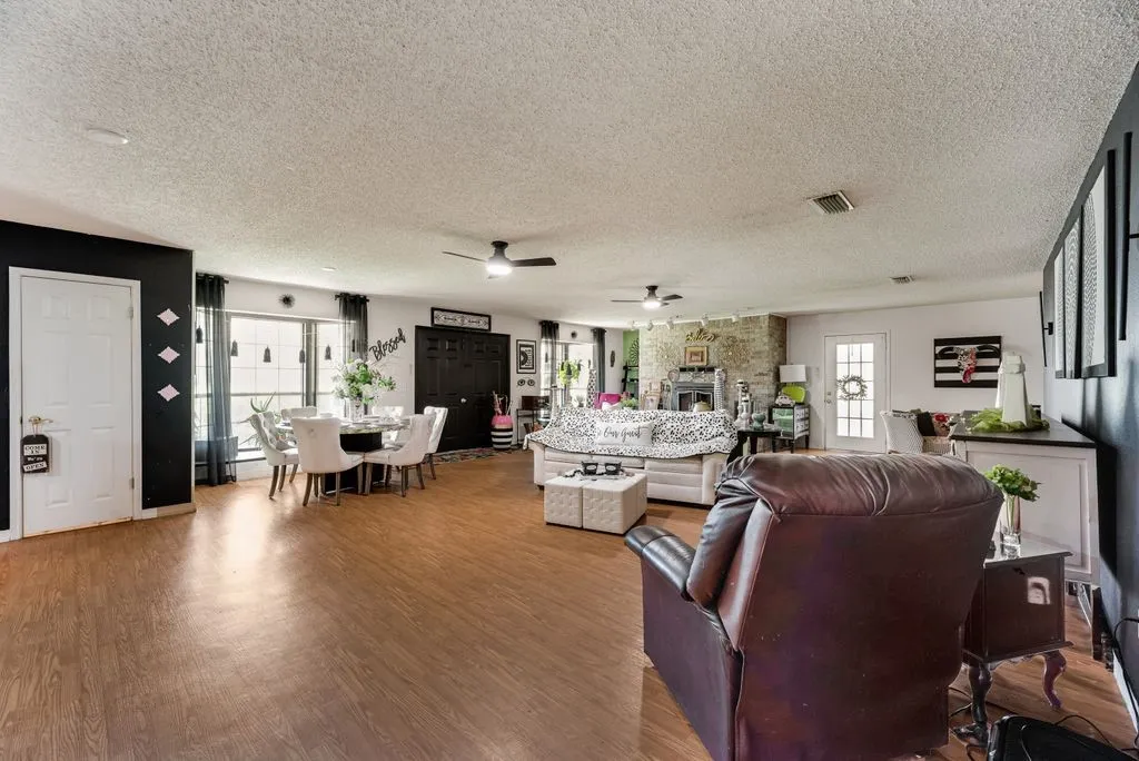 Single Family Residence For Sale in Dallas County , 413 Francis Street, Seagoville, Texas 75159, 2 Bedroom, 2 Bathroom, 2 Garage spaces, 1,994 Sqft, built in 1993, mls#21378219, Real Estate Agent in Seagoville, Homes For Sale in Dallas county, Homes For Sale in Seagoville, Realtor in Seagoville Texas, Real Estate Brokerage Independent Realty Texas, Luminita Cordes Realtor