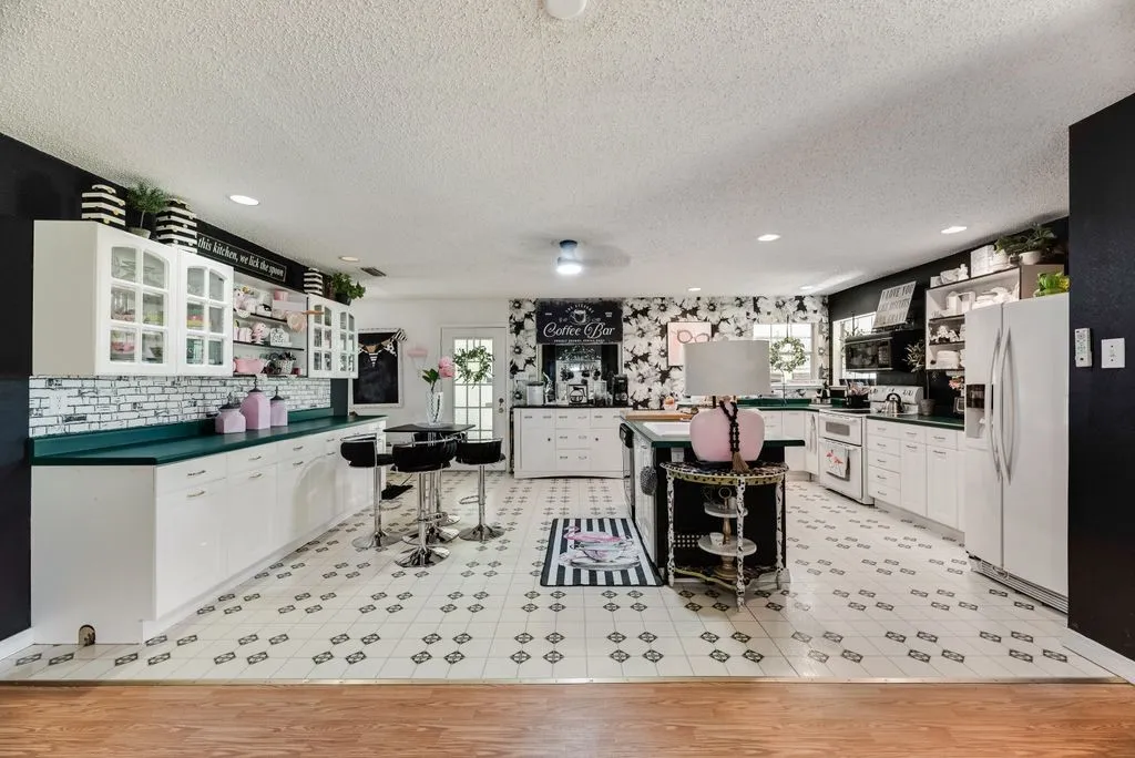 Single Family Residence For Sale in Dallas County , 413 Francis Street, Seagoville, Texas 75159, 2 Bedroom, 2 Bathroom, 2 Garage spaces, 1,994 Sqft, built in 1993, mls#21378219, Real Estate Agent in Seagoville, Homes For Sale in Dallas county, Homes For Sale in Seagoville, Realtor in Seagoville Texas, Real Estate Brokerage Independent Realty Texas, Luminita Cordes Realtor