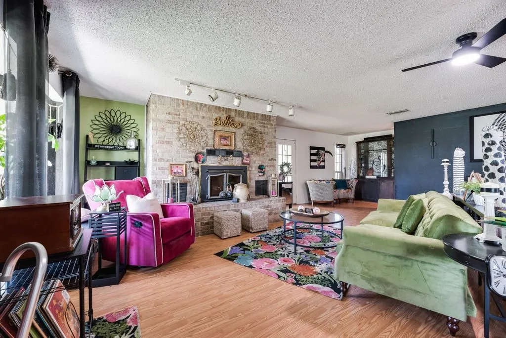 Single Family Residence For Sale in Dallas County , 413 Francis Street, Seagoville, Texas 75159, 2 Bedroom, 2 Bathroom, 2 Garage spaces, 1,994 Sqft, built in 1993, mls#21378219, Real Estate Agent in Seagoville, Homes For Sale in Dallas county, Homes For Sale in Seagoville, Realtor in Seagoville Texas, Real Estate Brokerage Independent Realty Texas, Luminita Cordes Realtor