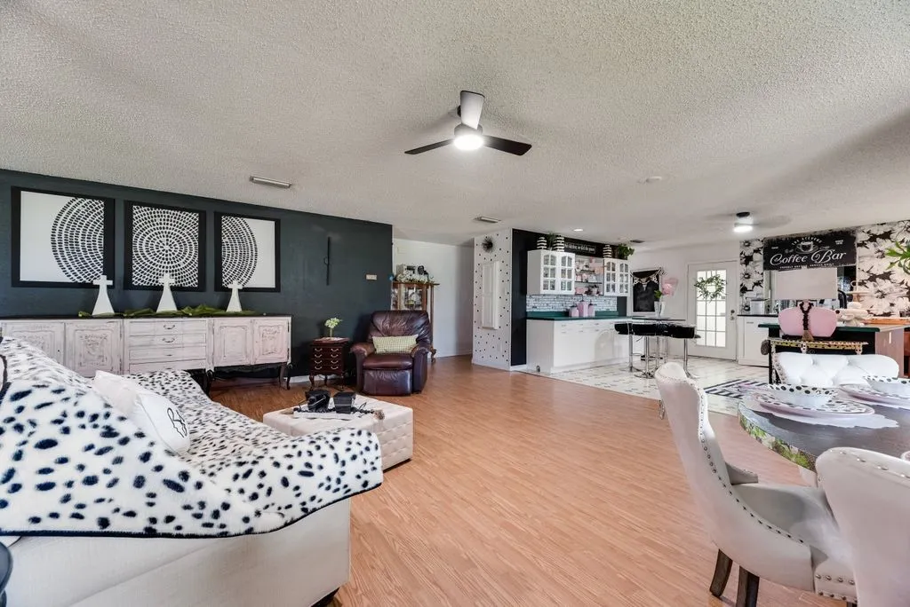 Single Family Residence For Sale in Dallas County , 413 Francis Street, Seagoville, Texas 75159, 2 Bedroom, 2 Bathroom, 2 Garage spaces, 1,994 Sqft, built in 1993, mls#21378219, Real Estate Agent in Seagoville, Homes For Sale in Dallas county, Homes For Sale in Seagoville, Realtor in Seagoville Texas, Real Estate Brokerage Independent Realty Texas, Luminita Cordes Realtor