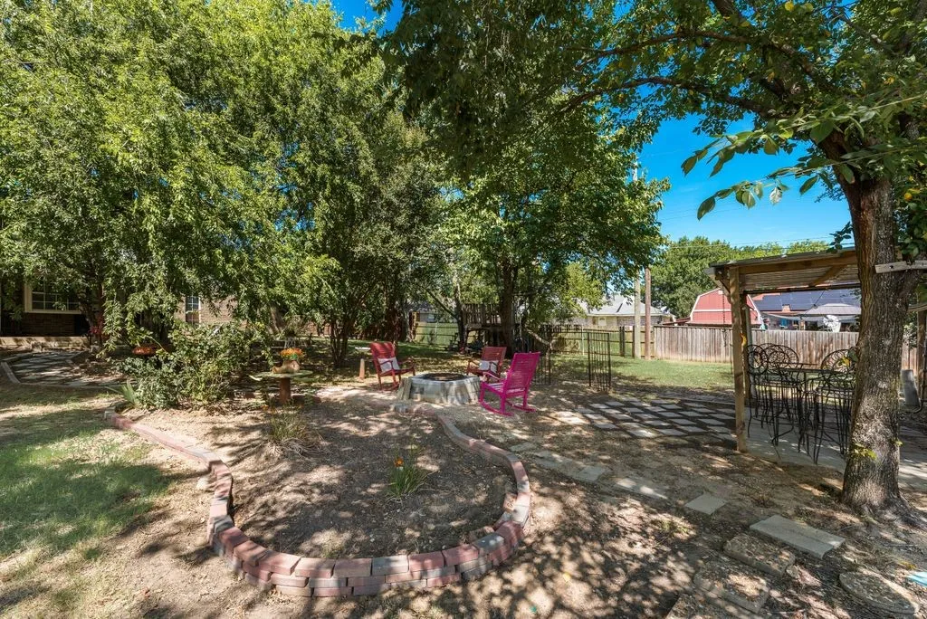Single Family Residence For Sale in Dallas County , 413 Francis Street, Seagoville, Texas 75159, 2 Bedroom, 2 Bathroom, 2 Garage spaces, 1,994 Sqft, built in 1993, mls#21378219, Real Estate Agent in Seagoville, Homes For Sale in Dallas county, Homes For Sale in Seagoville, Realtor in Seagoville Texas, Real Estate Brokerage Independent Realty Texas, Luminita Cordes Realtor