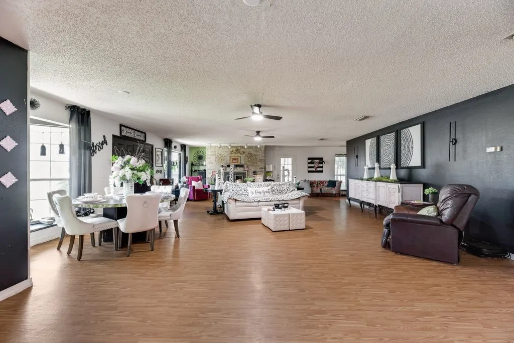 Single Family Residence For Sale in Dallas County , 413 Francis Street, Seagoville, Texas 75159, 2 Bedroom, 2 Bathroom, 2 Garage spaces, 1,994 Sqft, built in 1993, mls#21378219, Real Estate Agent in Seagoville, Homes For Sale in Dallas county, Homes For Sale in Seagoville, Realtor in Seagoville Texas, Real Estate Brokerage Independent Realty Texas, Luminita Cordes Realtor