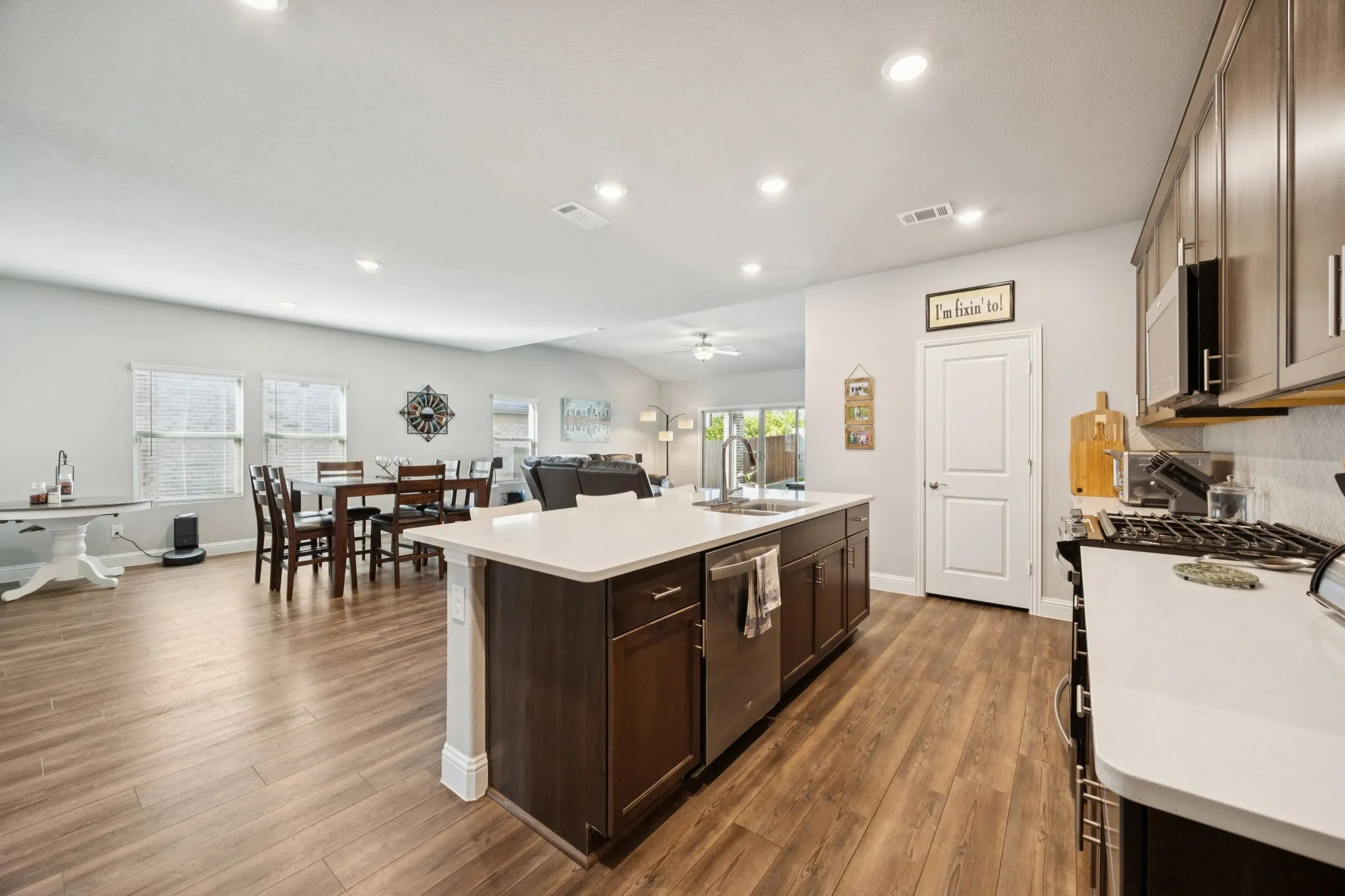 Single Family Residence For Rent in Collin County , 200 Golden Harvest Drive, Princeton, Texas 75071, 4 Bedroom, 4 Bathroom, 2 Garage spaces, 3,109 Sqft, built in 2023, mls#21378639, Real Estate Agent in Princeton, Homes For Rent in Collin county, Homes For Rent in Princeton, Realtor in Princeton Texas, Real Estate Brokerage Independent Realty Texas, Luminita Cordes Realtor