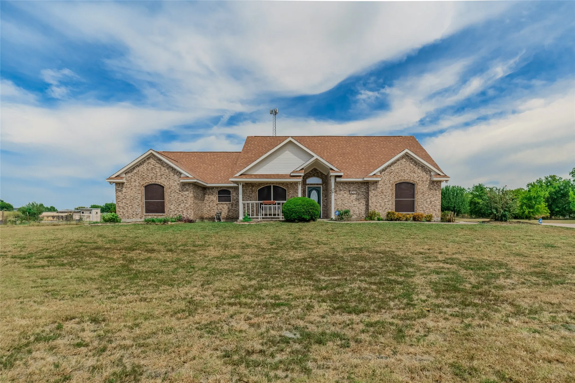 Single Family Residence For Sale in Hunt County , 8019 Irma Drive, Royse City, Texas 75189, 3 Bedroom, 2 Bathroom, 2 Garage spaces, 2,076 Sqft, built in 2003, mls#21378643, Real Estate Agent in Royse City, Homes For Sale in Hunt county, Homes For Sale in Royse City, Realtor in Royse City Texas, Real Estate Brokerage Independent Realty Texas, Luminita Cordes Realtor