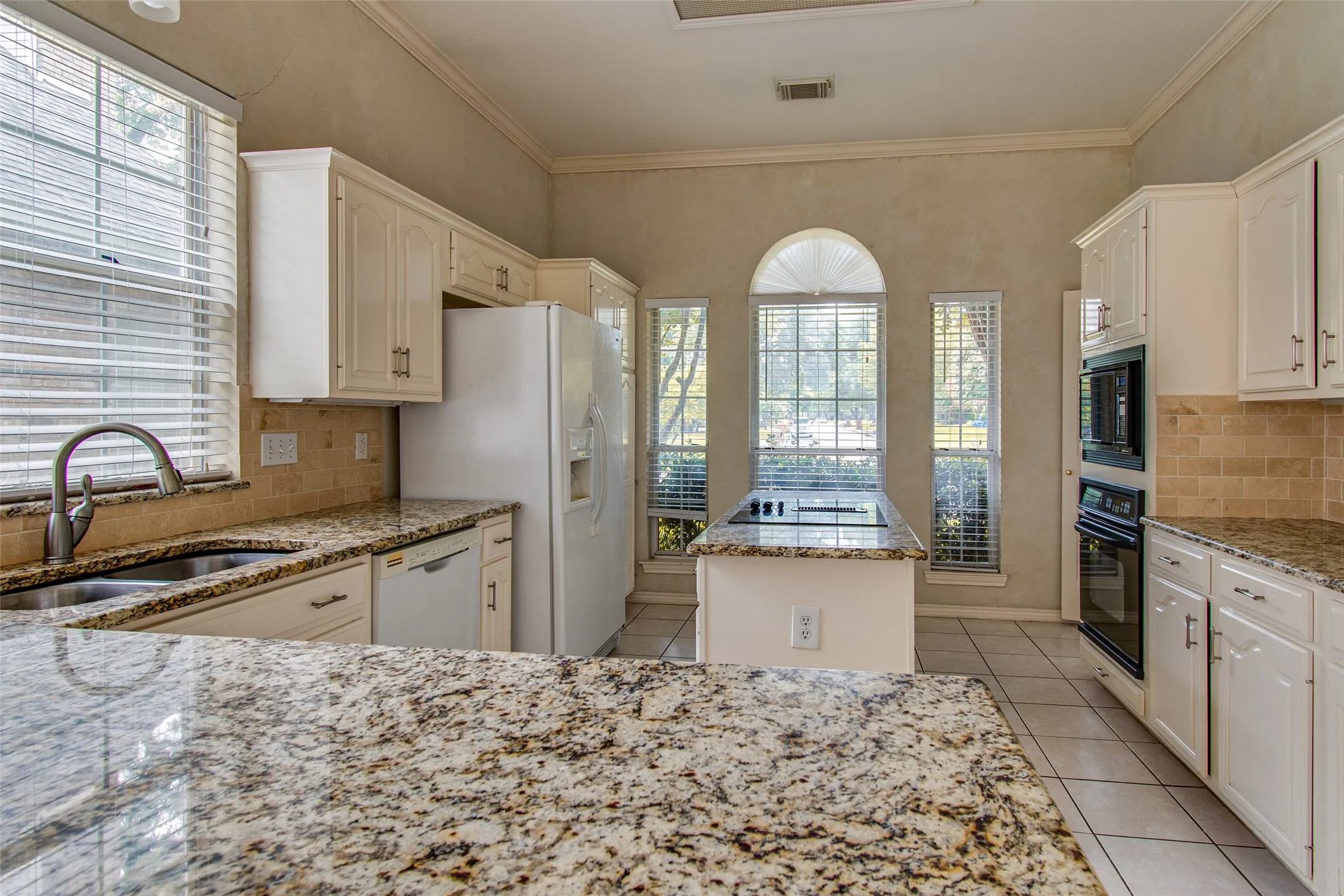 Single Family Residence For Rent in Collin County , 18532 Bay Pines Lane, Dallas, Texas 75287, 4 Bedroom, 3 Bathroom, 2 Garage spaces, 2,658 Sqft, built in 1988, mls#21378645, Real Estate Agent in Dallas, Homes For Rent in Collin county, Homes For Rent in Dallas, Realtor in Dallas Texas, Real Estate Brokerage Independent Realty Texas, Luminita Cordes Realtor