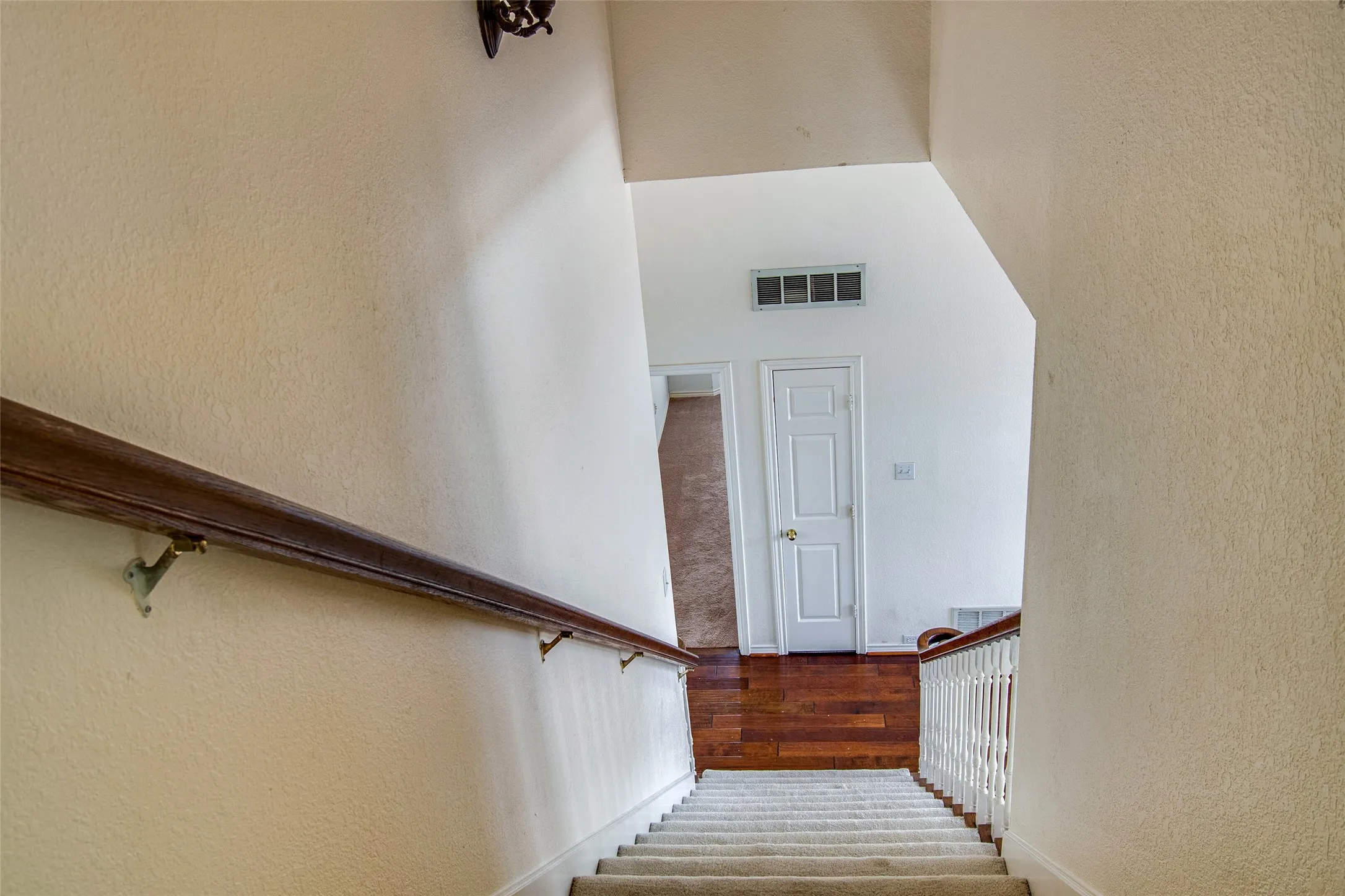 Single Family Residence For Rent in Collin County , 18532 Bay Pines Lane, Dallas, Texas 75287, 4 Bedroom, 3 Bathroom, 2 Garage spaces, 2,658 Sqft, built in 1988, mls#21378645, Real Estate Agent in Dallas, Homes For Rent in Collin county, Homes For Rent in Dallas, Realtor in Dallas Texas, Real Estate Brokerage Independent Realty Texas, Luminita Cordes Realtor