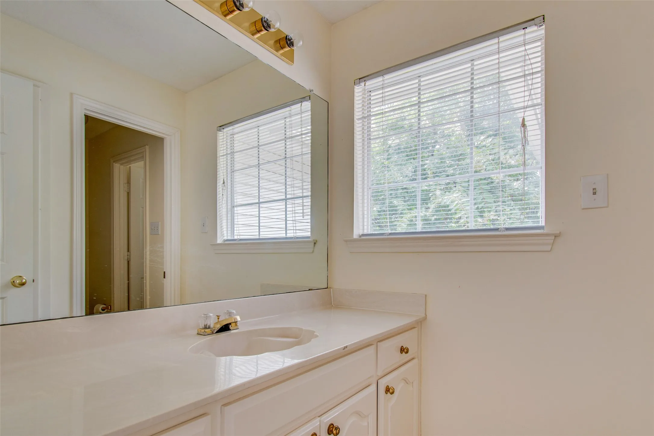 Single Family Residence For Rent in Collin County , 18532 Bay Pines Lane, Dallas, Texas 75287, 4 Bedroom, 3 Bathroom, 2 Garage spaces, 2,658 Sqft, built in 1988, mls#21378645, Real Estate Agent in Dallas, Homes For Rent in Collin county, Homes For Rent in Dallas, Realtor in Dallas Texas, Real Estate Brokerage Independent Realty Texas, Luminita Cordes Realtor