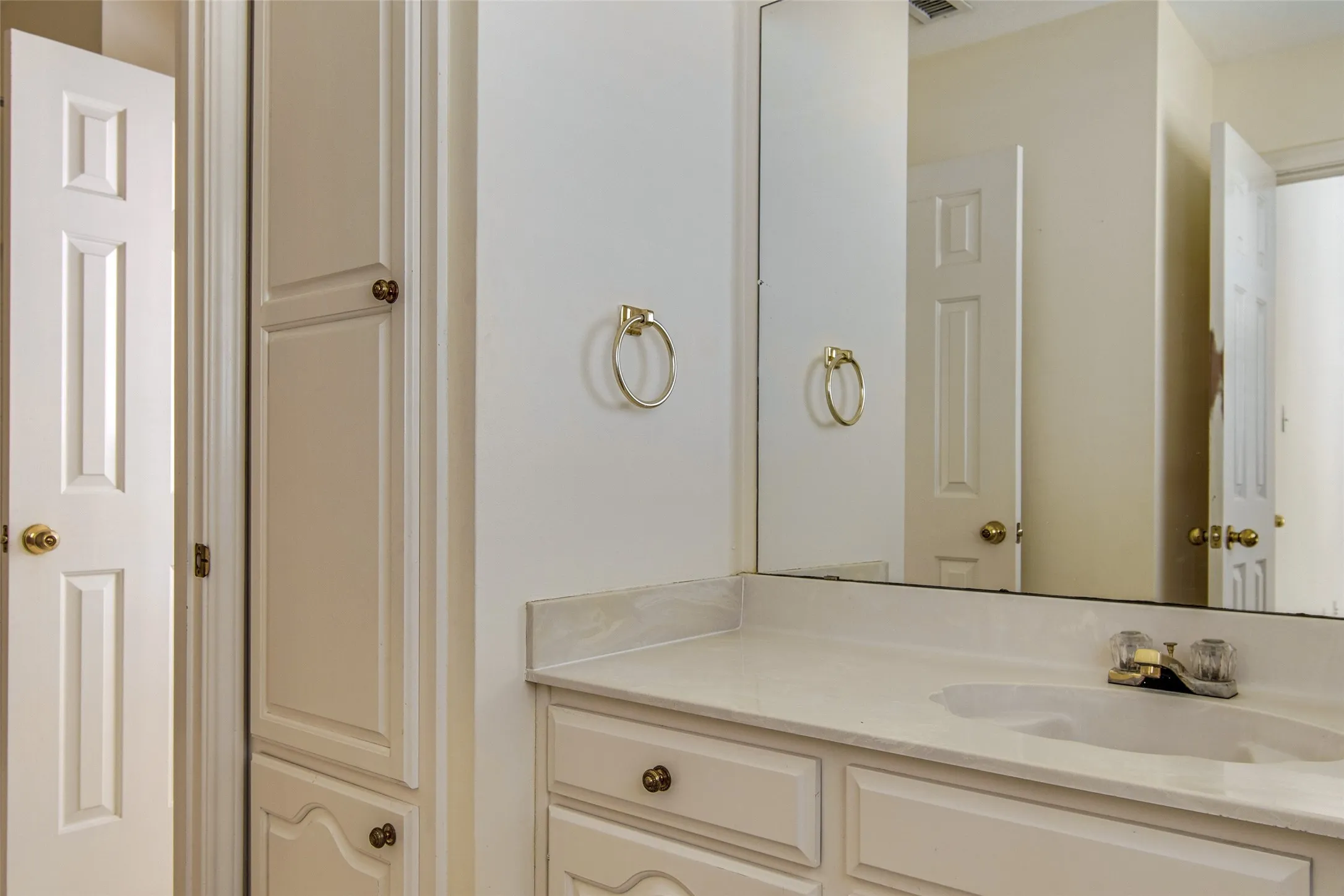 Single Family Residence For Rent in Collin County , 18532 Bay Pines Lane, Dallas, Texas 75287, 4 Bedroom, 3 Bathroom, 2 Garage spaces, 2,658 Sqft, built in 1988, mls#21378645, Real Estate Agent in Dallas, Homes For Rent in Collin county, Homes For Rent in Dallas, Realtor in Dallas Texas, Real Estate Brokerage Independent Realty Texas, Luminita Cordes Realtor