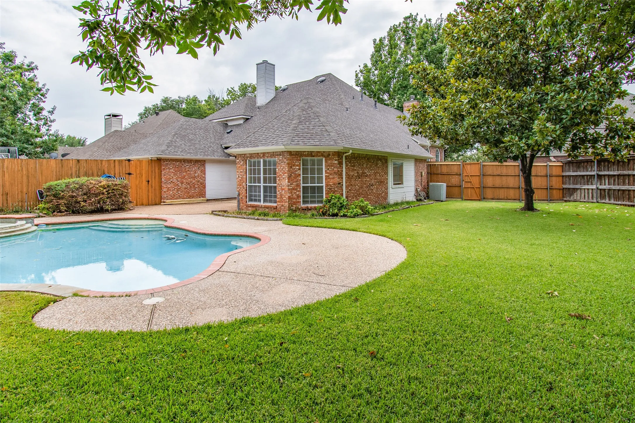 Single Family Residence For Rent in Collin County , 18532 Bay Pines Lane, Dallas, Texas 75287, 4 Bedroom, 3 Bathroom, 2 Garage spaces, 2,658 Sqft, built in 1988, mls#21378645, Real Estate Agent in Dallas, Homes For Rent in Collin county, Homes For Rent in Dallas, Realtor in Dallas Texas, Real Estate Brokerage Independent Realty Texas, Luminita Cordes Realtor