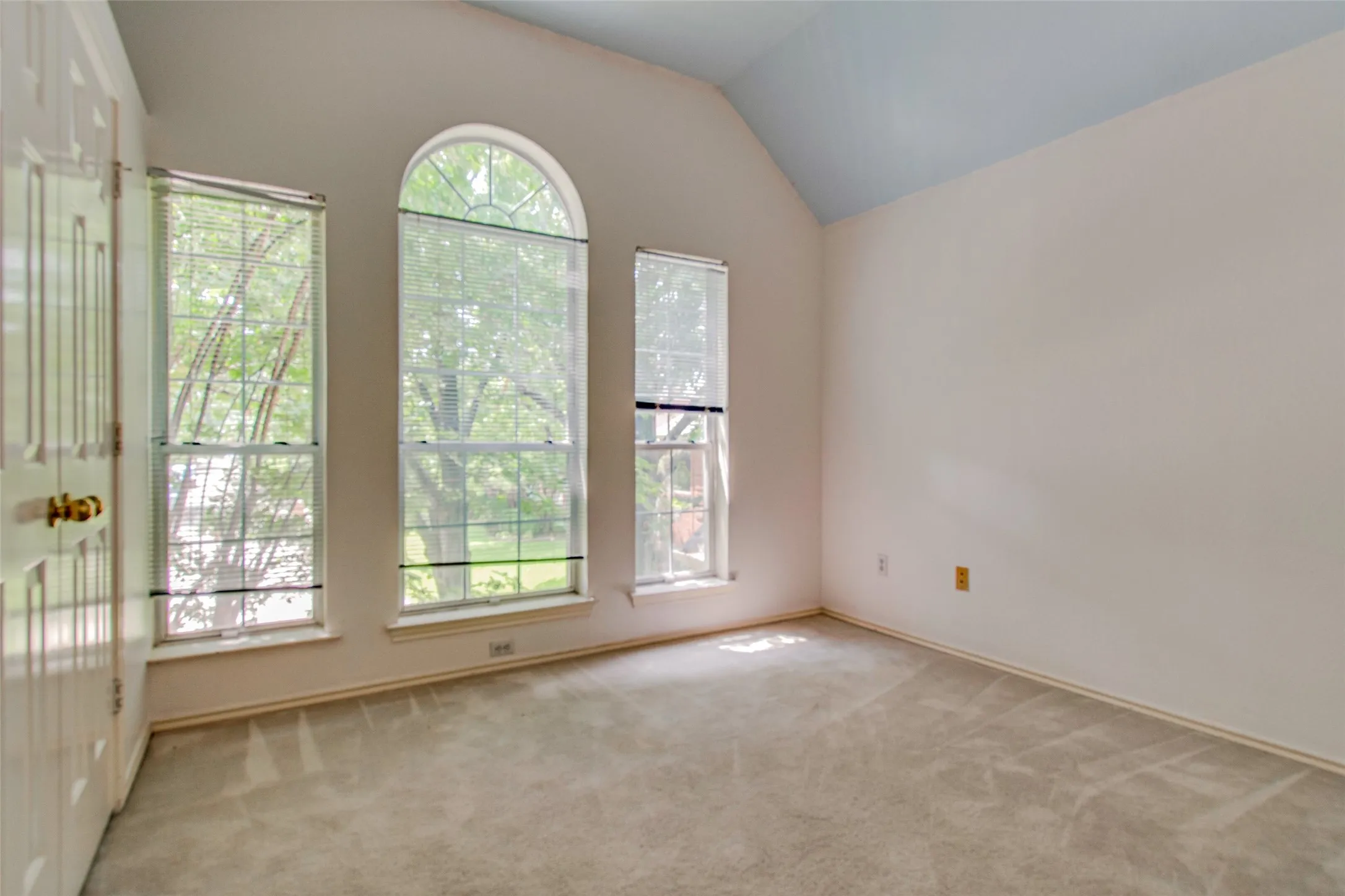 Single Family Residence For Rent in Collin County , 18532 Bay Pines Lane, Dallas, Texas 75287, 4 Bedroom, 3 Bathroom, 2 Garage spaces, 2,658 Sqft, built in 1988, mls#21378645, Real Estate Agent in Dallas, Homes For Rent in Collin county, Homes For Rent in Dallas, Realtor in Dallas Texas, Real Estate Brokerage Independent Realty Texas, Luminita Cordes Realtor