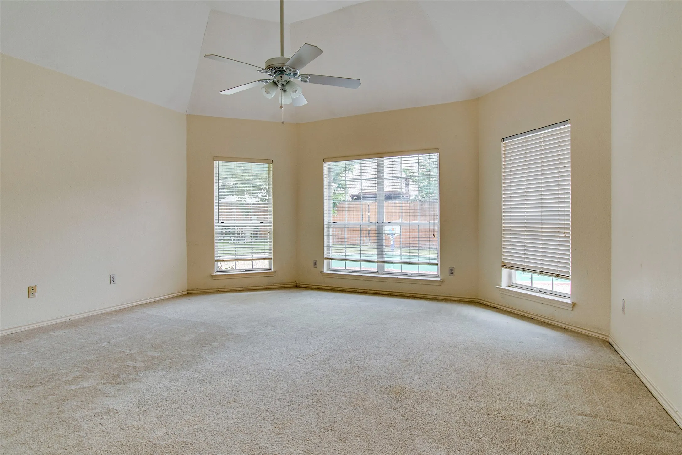 Single Family Residence For Rent in Collin County , 18532 Bay Pines Lane, Dallas, Texas 75287, 4 Bedroom, 3 Bathroom, 2 Garage spaces, 2,658 Sqft, built in 1988, mls#21378645, Real Estate Agent in Dallas, Homes For Rent in Collin county, Homes For Rent in Dallas, Realtor in Dallas Texas, Real Estate Brokerage Independent Realty Texas, Luminita Cordes Realtor