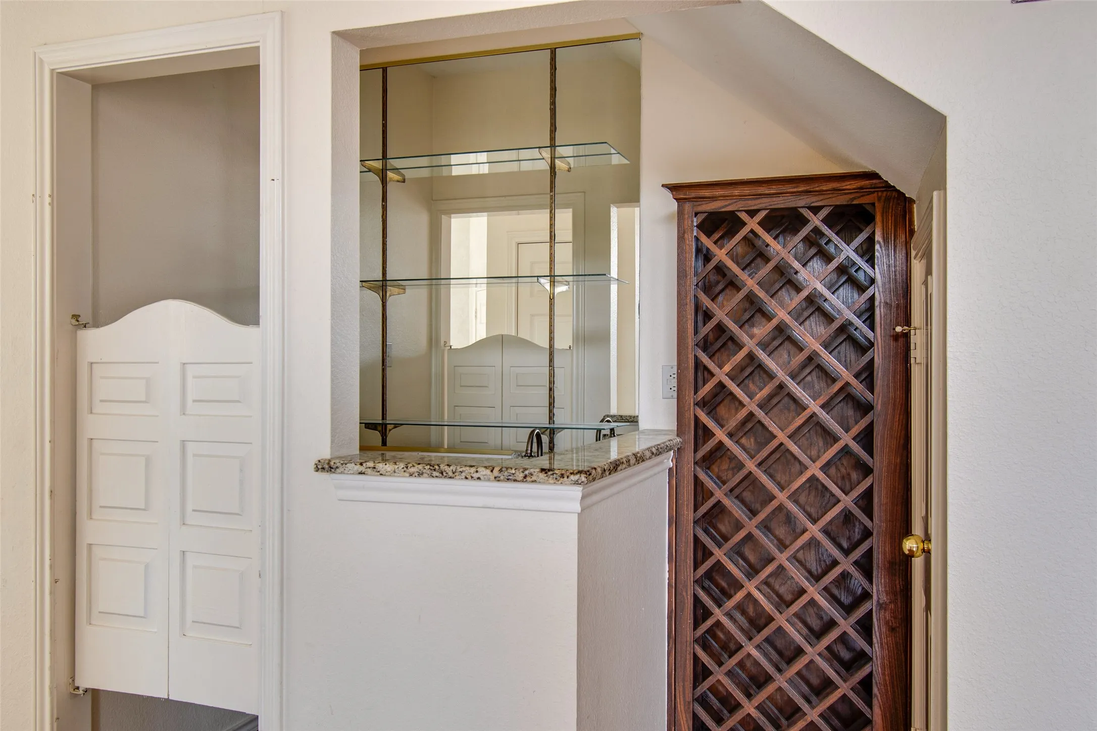 Single Family Residence For Rent in Collin County , 18532 Bay Pines Lane, Dallas, Texas 75287, 4 Bedroom, 3 Bathroom, 2 Garage spaces, 2,658 Sqft, built in 1988, mls#21378645, Real Estate Agent in Dallas, Homes For Rent in Collin county, Homes For Rent in Dallas, Realtor in Dallas Texas, Real Estate Brokerage Independent Realty Texas, Luminita Cordes Realtor