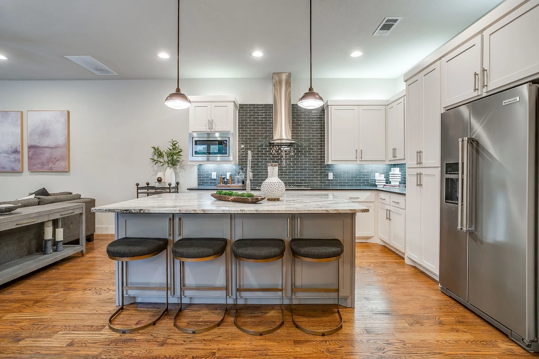 Townhouse For Sale in Tarrant County , 307 Templeton Drive, Fort Worth, Texas 76107, 3 Bedroom, 4 Bathroom, 2 Garage spaces, 2,386 Sqft, built in 2016, mls#21346430, Real Estate Agent in Fort Worth, Homes For Sale in Tarrant county, Homes For Sale in Fort Worth, Realtor in Fort Worth Texas, Real Estate Brokerage Independent Realty Texas, Luminita Cordes Realtor