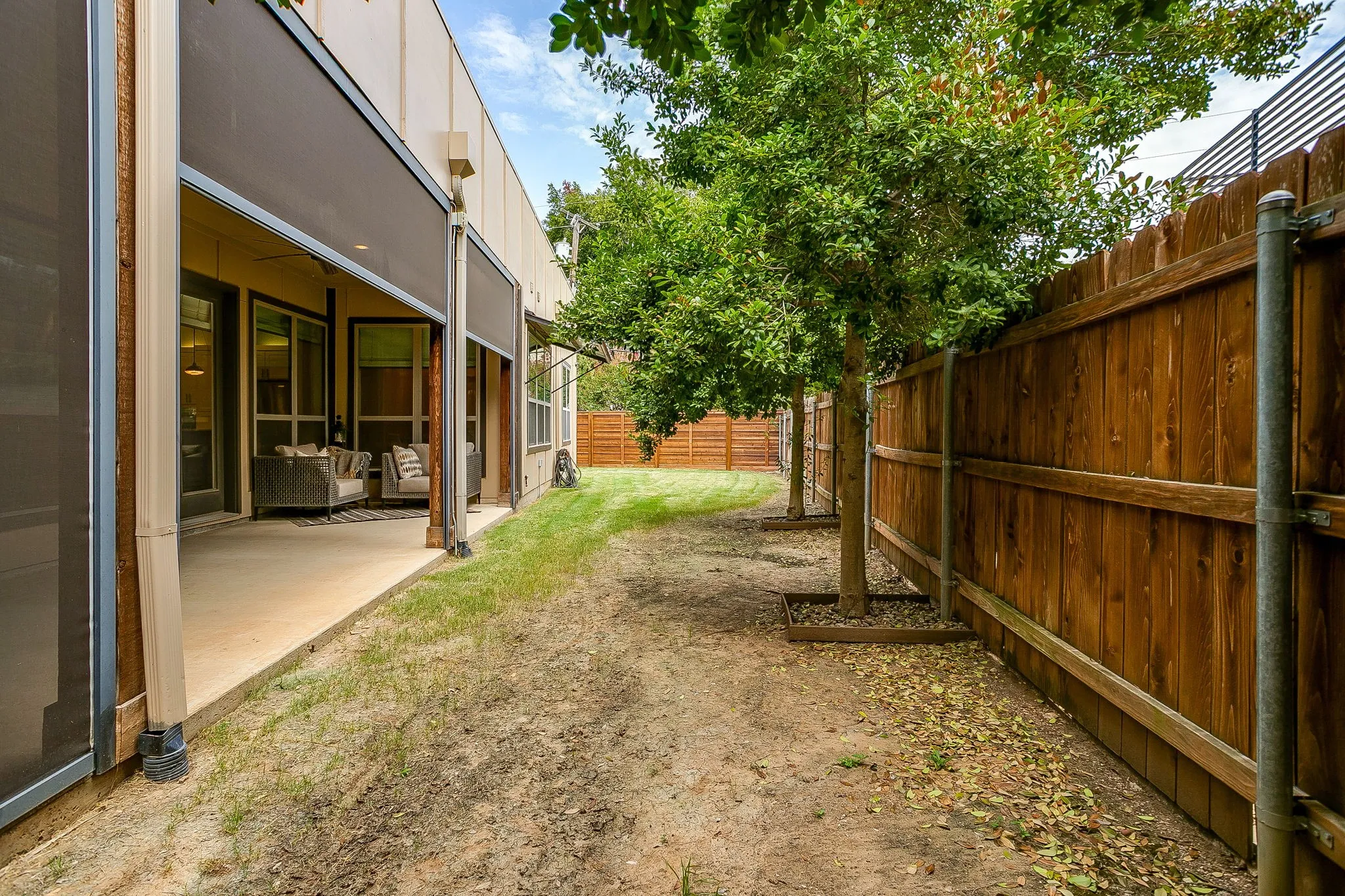 Townhouse For Sale in Tarrant County , 307 Templeton Drive, Fort Worth, Texas 76107, 3 Bedroom, 4 Bathroom, 2 Garage spaces, 2,386 Sqft, built in 2016, mls#21346430, Real Estate Agent in Fort Worth, Homes For Sale in Tarrant county, Homes For Sale in Fort Worth, Realtor in Fort Worth Texas, Real Estate Brokerage Independent Realty Texas, Luminita Cordes Realtor