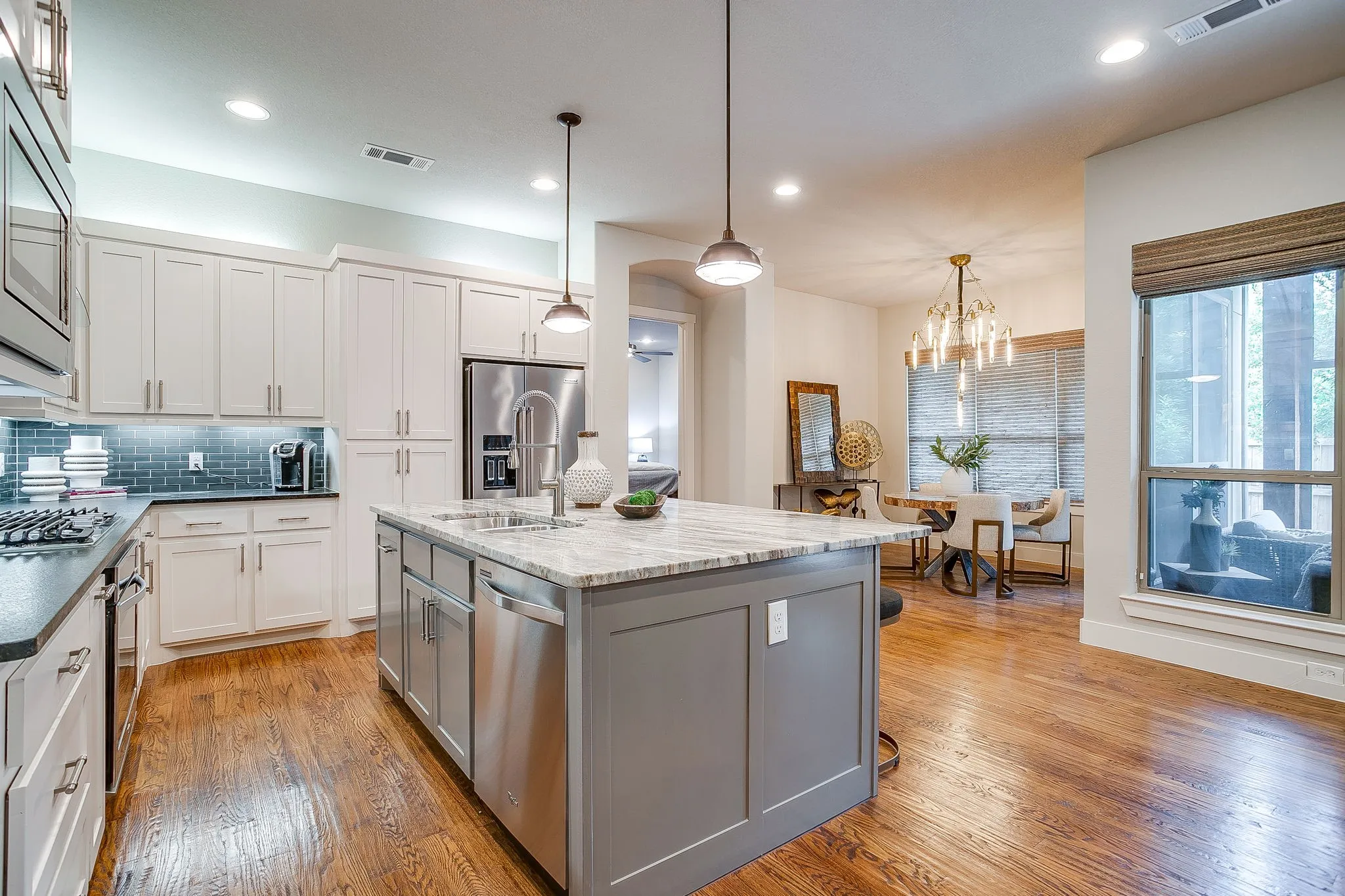 Townhouse For Sale in Tarrant County , 307 Templeton Drive, Fort Worth, Texas 76107, 3 Bedroom, 4 Bathroom, 2 Garage spaces, 2,386 Sqft, built in 2016, mls#21346430, Real Estate Agent in Fort Worth, Homes For Sale in Tarrant county, Homes For Sale in Fort Worth, Realtor in Fort Worth Texas, Real Estate Brokerage Independent Realty Texas, Luminita Cordes Realtor