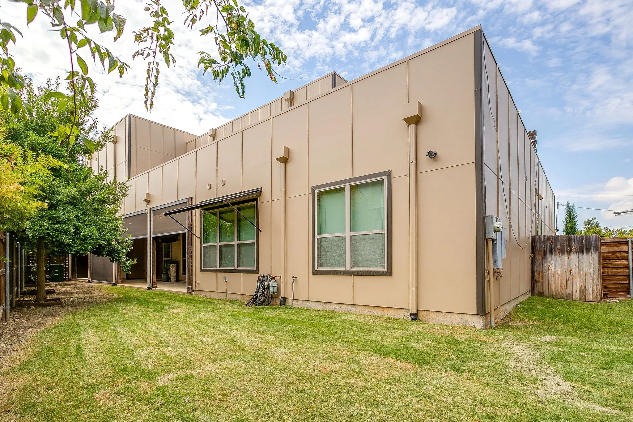 Townhouse For Sale in Tarrant County , 307 Templeton Drive, Fort Worth, Texas 76107, 3 Bedroom, 4 Bathroom, 2 Garage spaces, 2,386 Sqft, built in 2016, mls#21346430, Real Estate Agent in Fort Worth, Homes For Sale in Tarrant county, Homes For Sale in Fort Worth, Realtor in Fort Worth Texas, Real Estate Brokerage Independent Realty Texas, Luminita Cordes Realtor