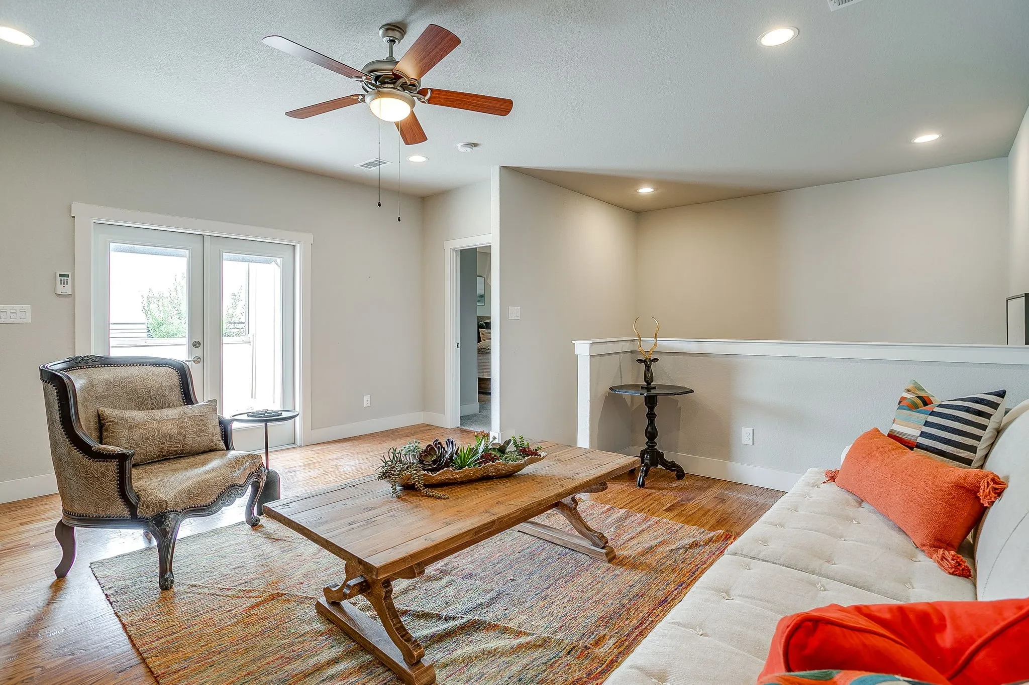 Townhouse For Sale in Tarrant County , 307 Templeton Drive, Fort Worth, Texas 76107, 3 Bedroom, 4 Bathroom, 2 Garage spaces, 2,386 Sqft, built in 2016, mls#21346430, Real Estate Agent in Fort Worth, Homes For Sale in Tarrant county, Homes For Sale in Fort Worth, Realtor in Fort Worth Texas, Real Estate Brokerage Independent Realty Texas, Luminita Cordes Realtor