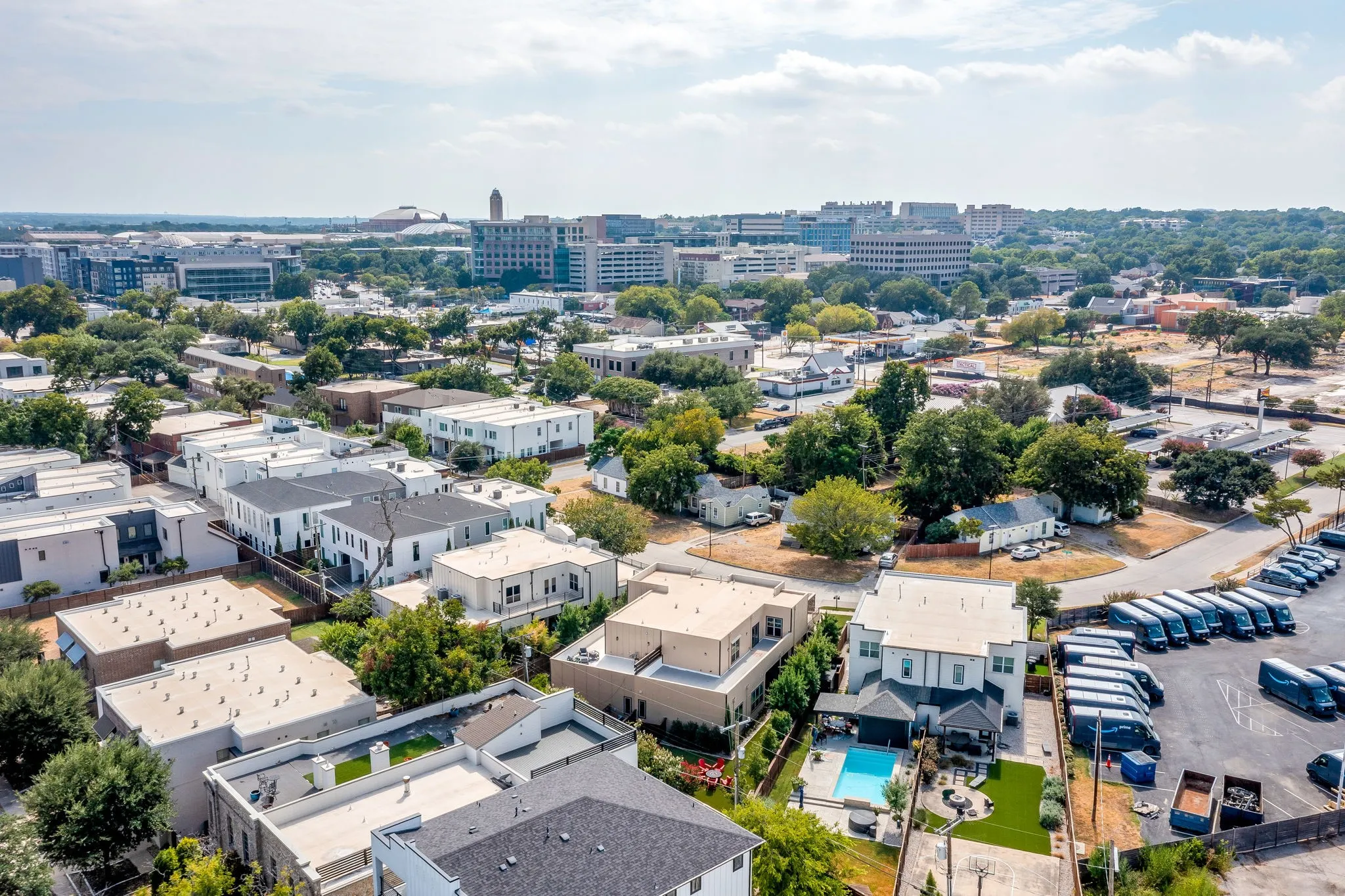 Townhouse For Sale in Tarrant County , 307 Templeton Drive, Fort Worth, Texas 76107, 3 Bedroom, 4 Bathroom, 2 Garage spaces, 2,386 Sqft, built in 2016, mls#21346430, Real Estate Agent in Fort Worth, Homes For Sale in Tarrant county, Homes For Sale in Fort Worth, Realtor in Fort Worth Texas, Real Estate Brokerage Independent Realty Texas, Luminita Cordes Realtor