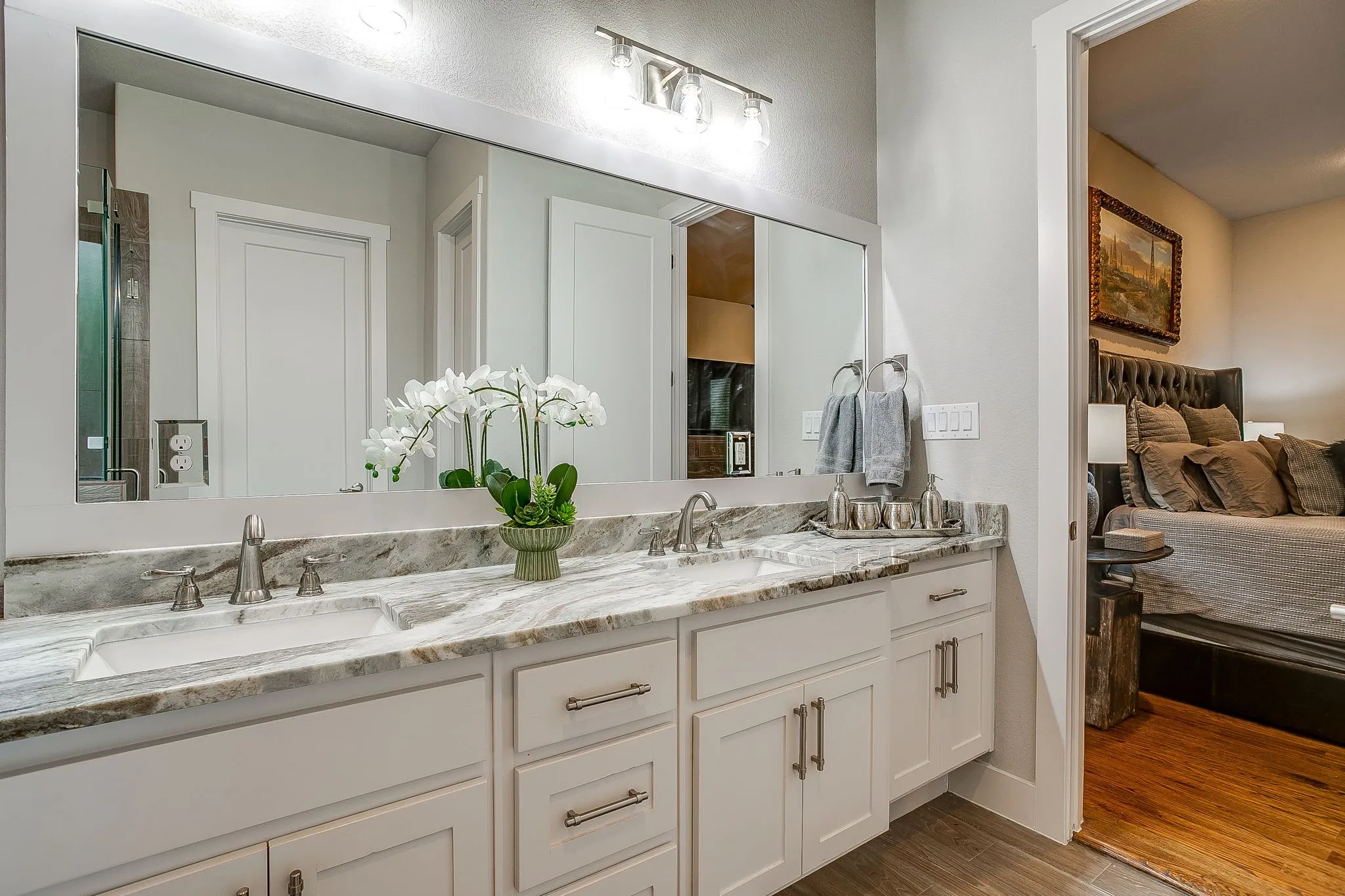 Townhouse For Sale in Tarrant County , 307 Templeton Drive, Fort Worth, Texas 76107, 3 Bedroom, 4 Bathroom, 2 Garage spaces, 2,386 Sqft, built in 2016, mls#21346430, Real Estate Agent in Fort Worth, Homes For Sale in Tarrant county, Homes For Sale in Fort Worth, Realtor in Fort Worth Texas, Real Estate Brokerage Independent Realty Texas, Luminita Cordes Realtor