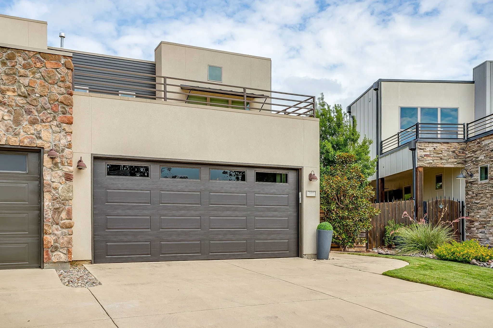 Townhouse For Sale in Tarrant County , 307 Templeton Drive, Fort Worth, Texas 76107, 3 Bedroom, 4 Bathroom, 2 Garage spaces, 2,386 Sqft, built in 2016, mls#21346430, Real Estate Agent in Fort Worth, Homes For Sale in Tarrant county, Homes For Sale in Fort Worth, Realtor in Fort Worth Texas, Real Estate Brokerage Independent Realty Texas, Luminita Cordes Realtor