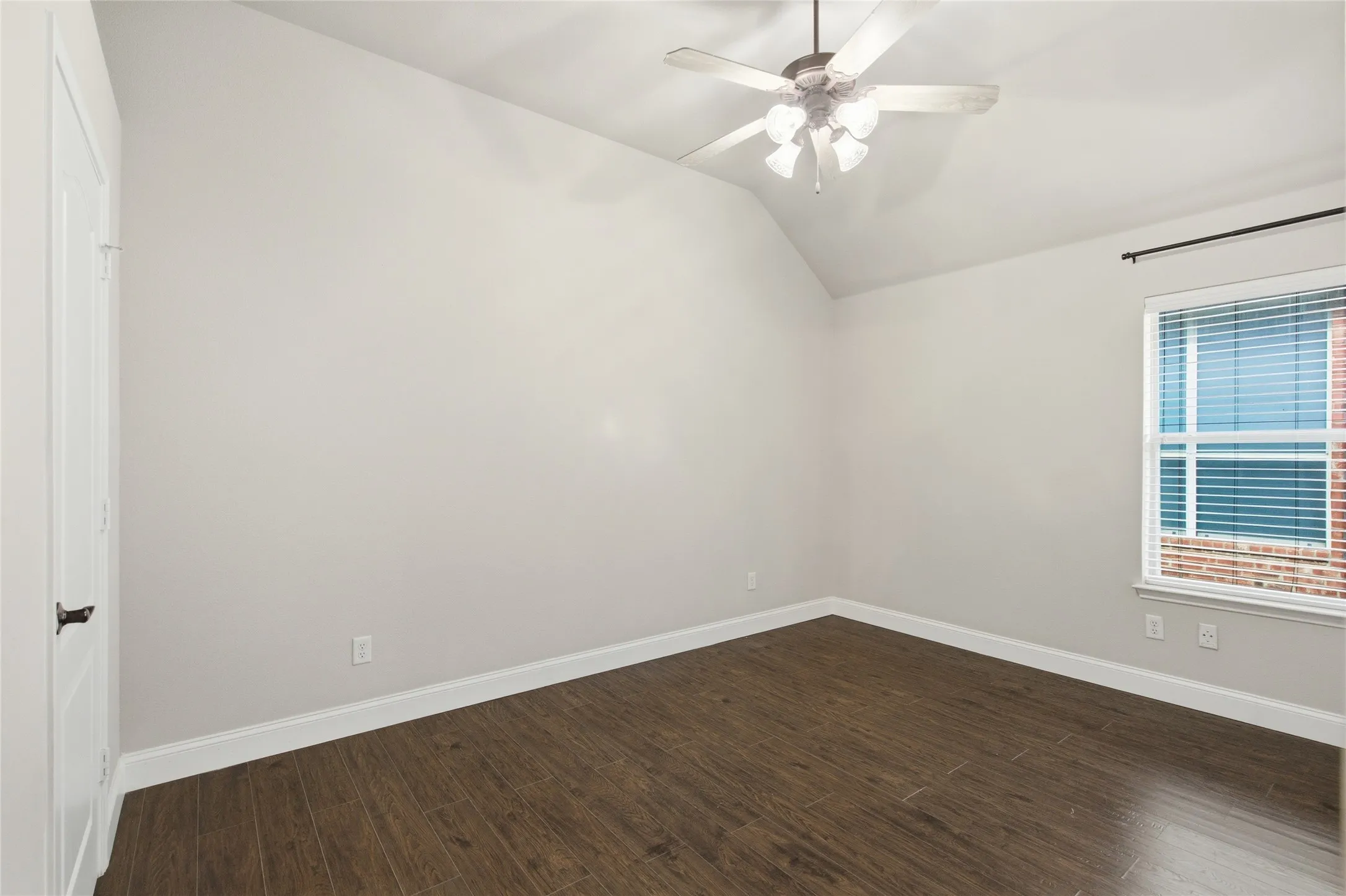 Single Family Residence For Sale in Tarrant County , 8209 Trinity Vista Trail, Fort Worth, Texas 76053, 3 Bedroom, 2 Bathroom, 2 Garage spaces, 1,898 Sqft, built in 2007, mls#21378621, Real Estate Agent in Fort Worth, Homes For Sale in Tarrant county, Homes For Sale in Fort Worth, Realtor in Fort Worth Texas, Real Estate Brokerage Independent Realty Texas, Luminita Cordes Realtor