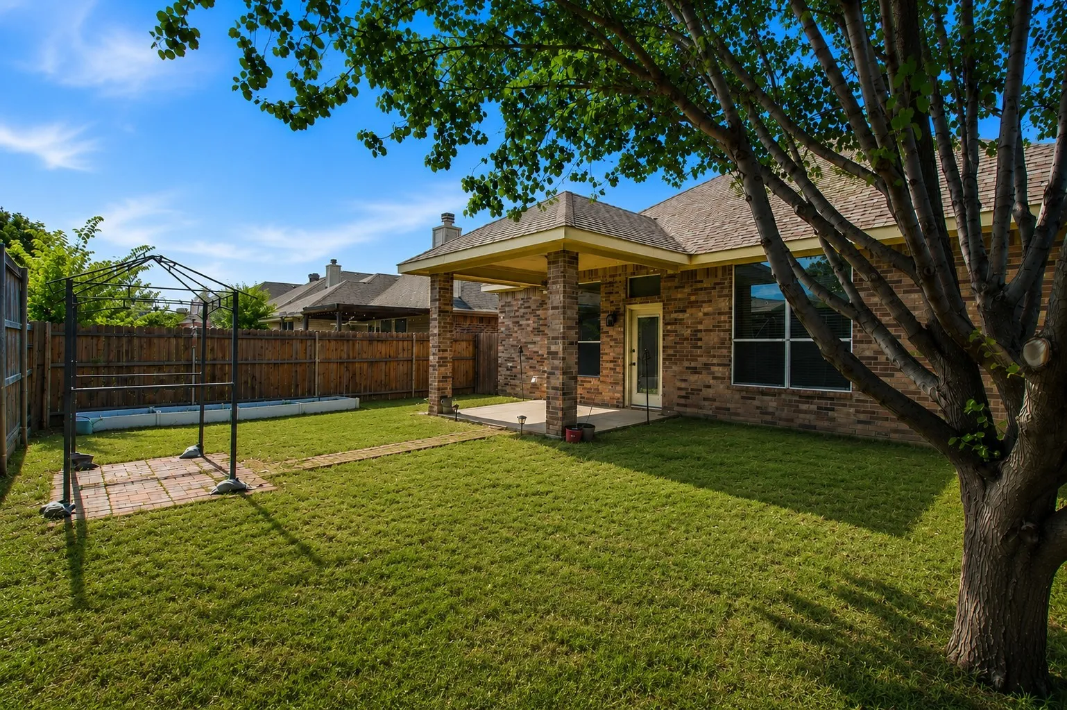 Single Family Residence For Sale in Tarrant County , 8209 Trinity Vista Trail, Fort Worth, Texas 76053, 3 Bedroom, 2 Bathroom, 2 Garage spaces, 1,898 Sqft, built in 2007, mls#21378621, Real Estate Agent in Fort Worth, Homes For Sale in Tarrant county, Homes For Sale in Fort Worth, Realtor in Fort Worth Texas, Real Estate Brokerage Independent Realty Texas, Luminita Cordes Realtor